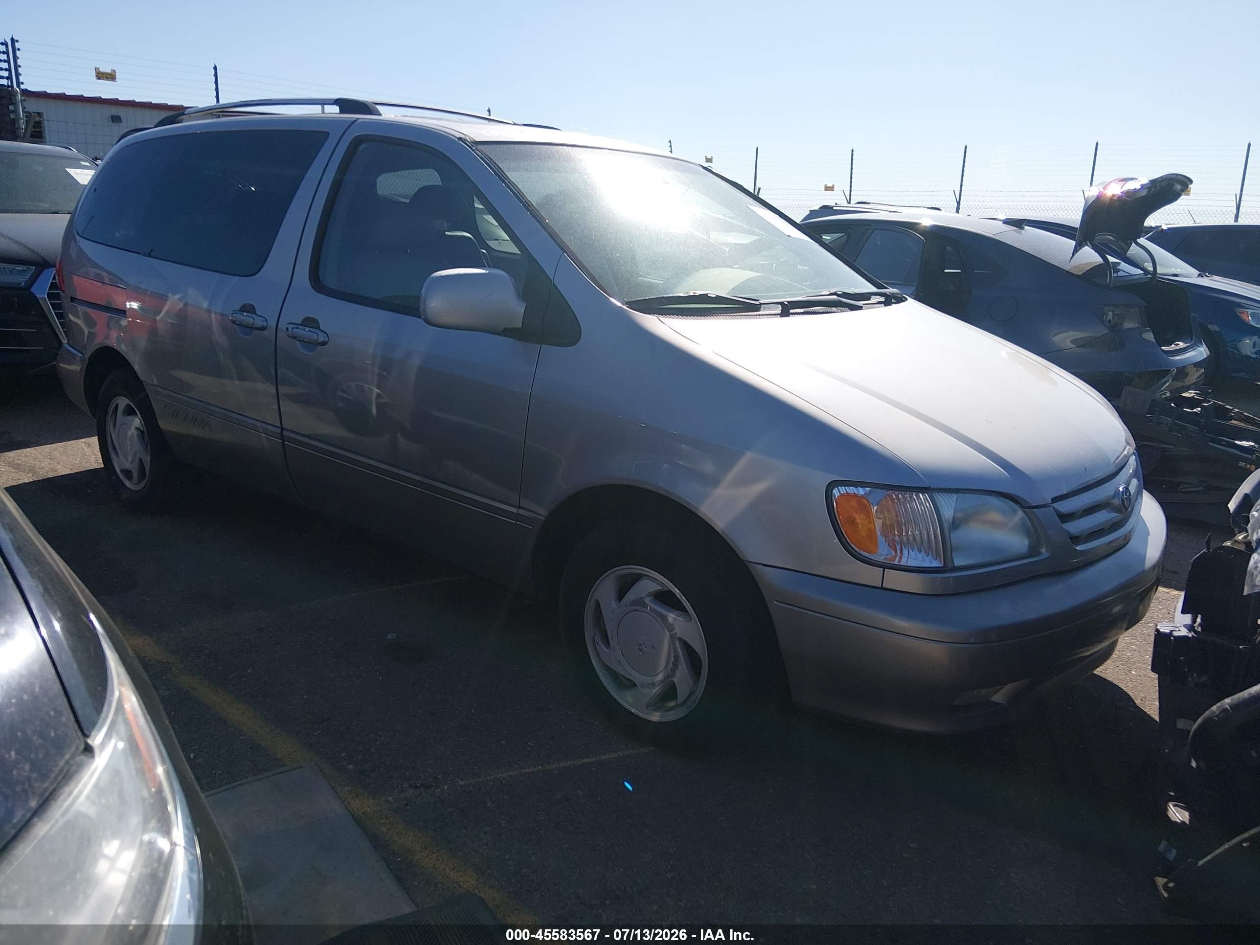 2002 Toyota Sienna LE, VIN 4T3ZF13C32U488117 — Normal wear
