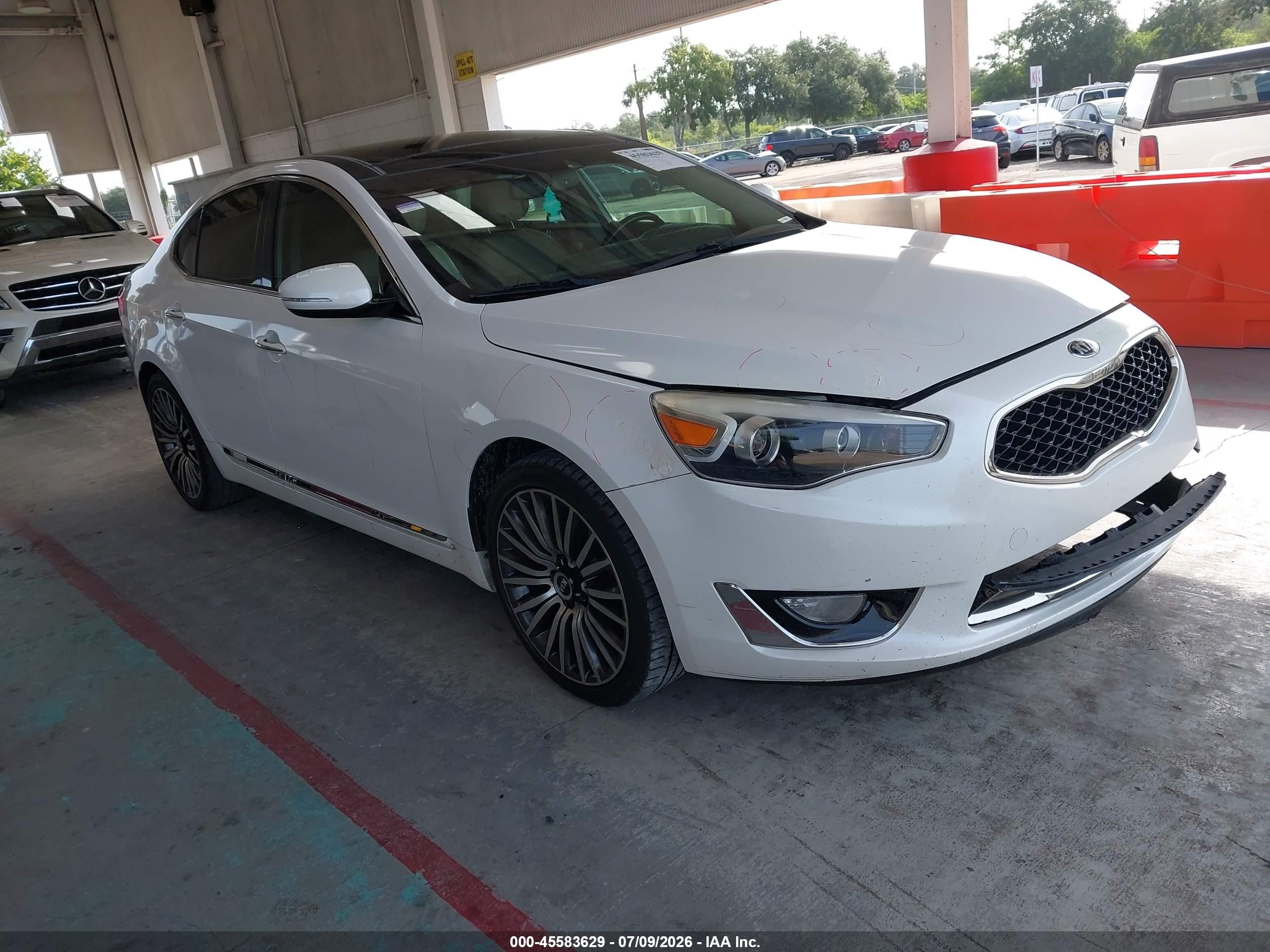 2015 Kia Cadenza Premium, VIN KNALN4D78F5171388 — Front end