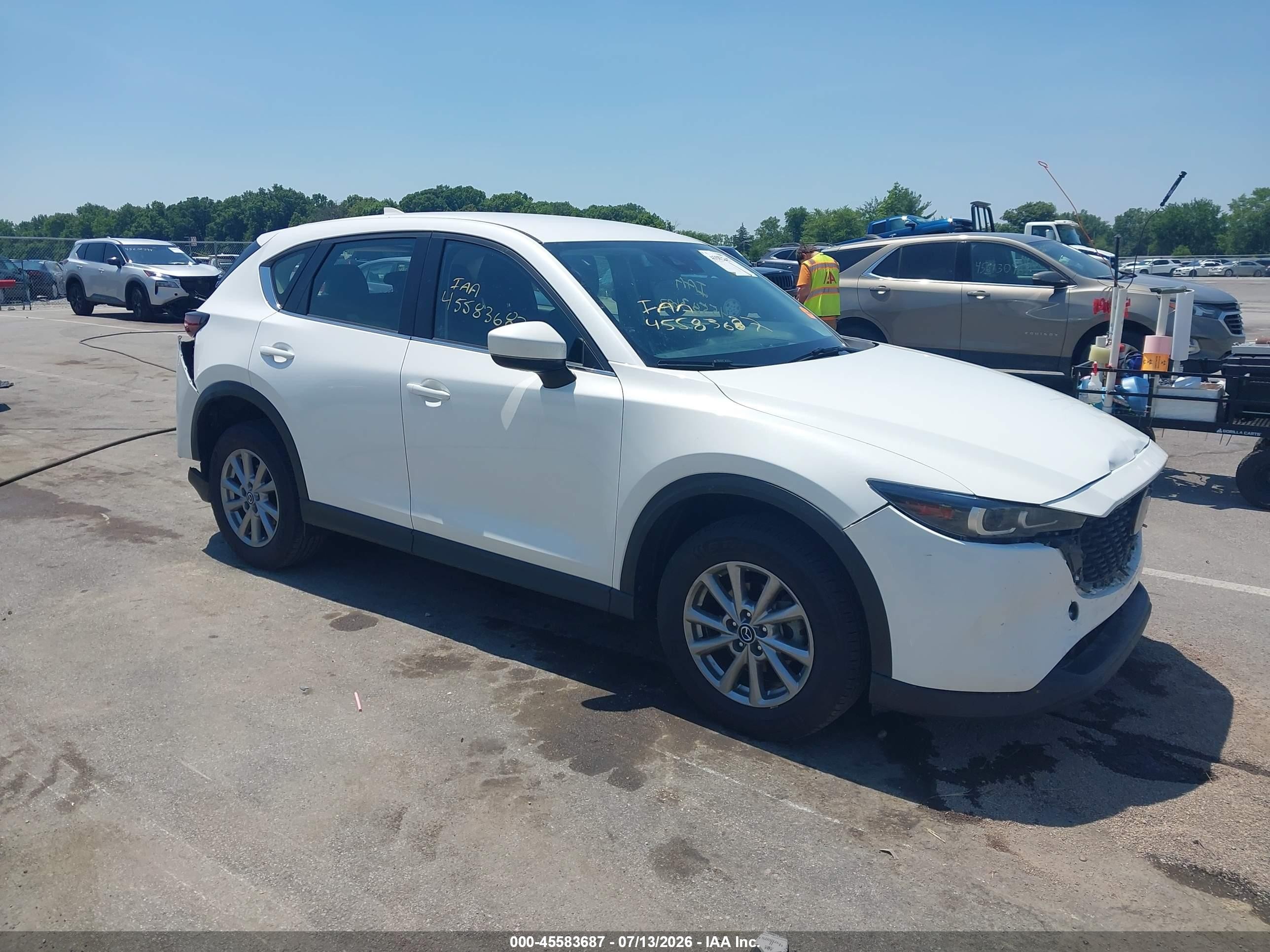 2022 Mazda CX-5 S, VIN JM3KFBAMXN0617411 — Зад