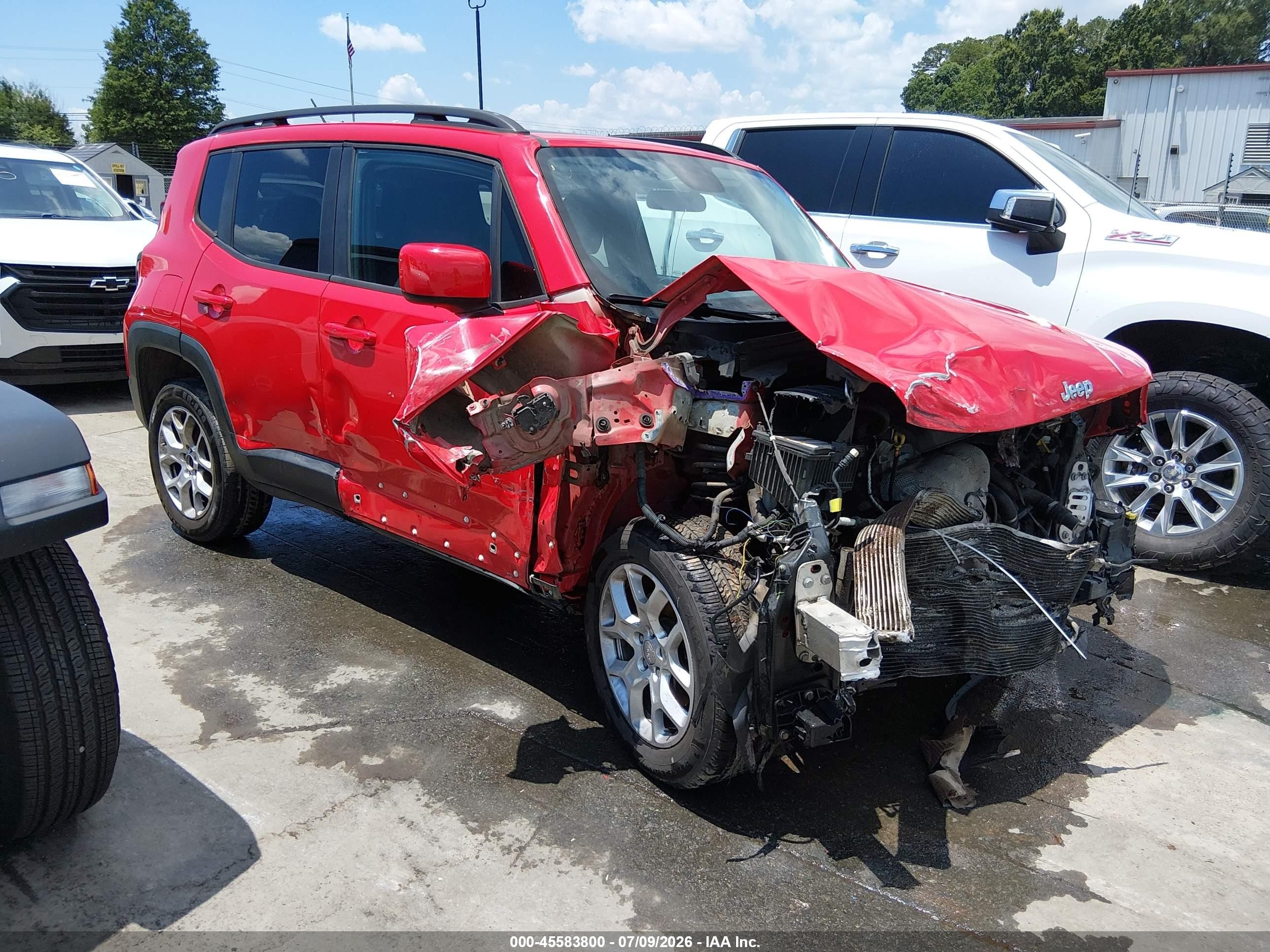 2017 Jeep Renegade Latitude, VIN ZACCJBBB3HPF56359 — Front end