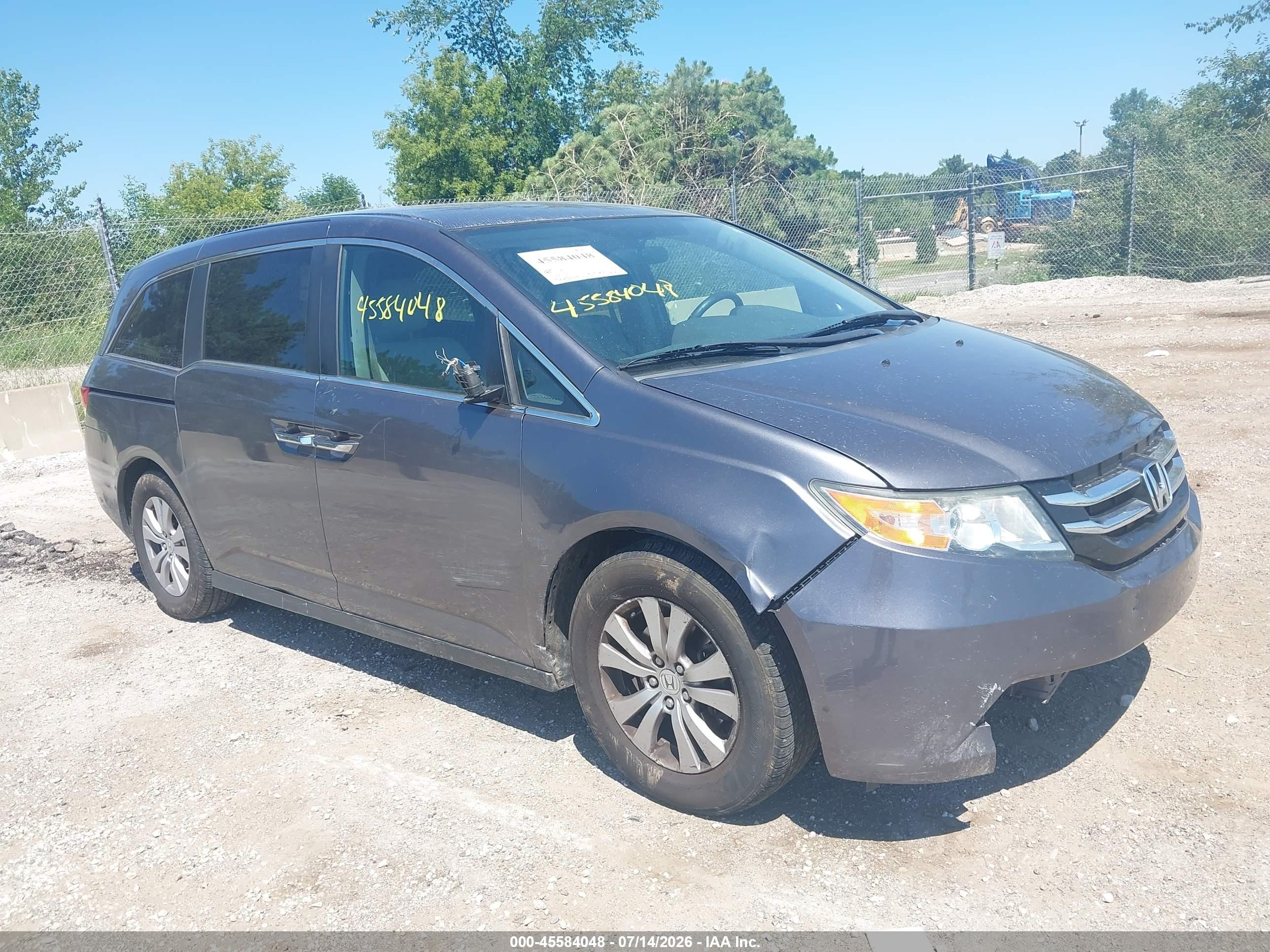 2016 Honda Odyssey SE, VIN 5FNRL5H31GB046118 — Front end