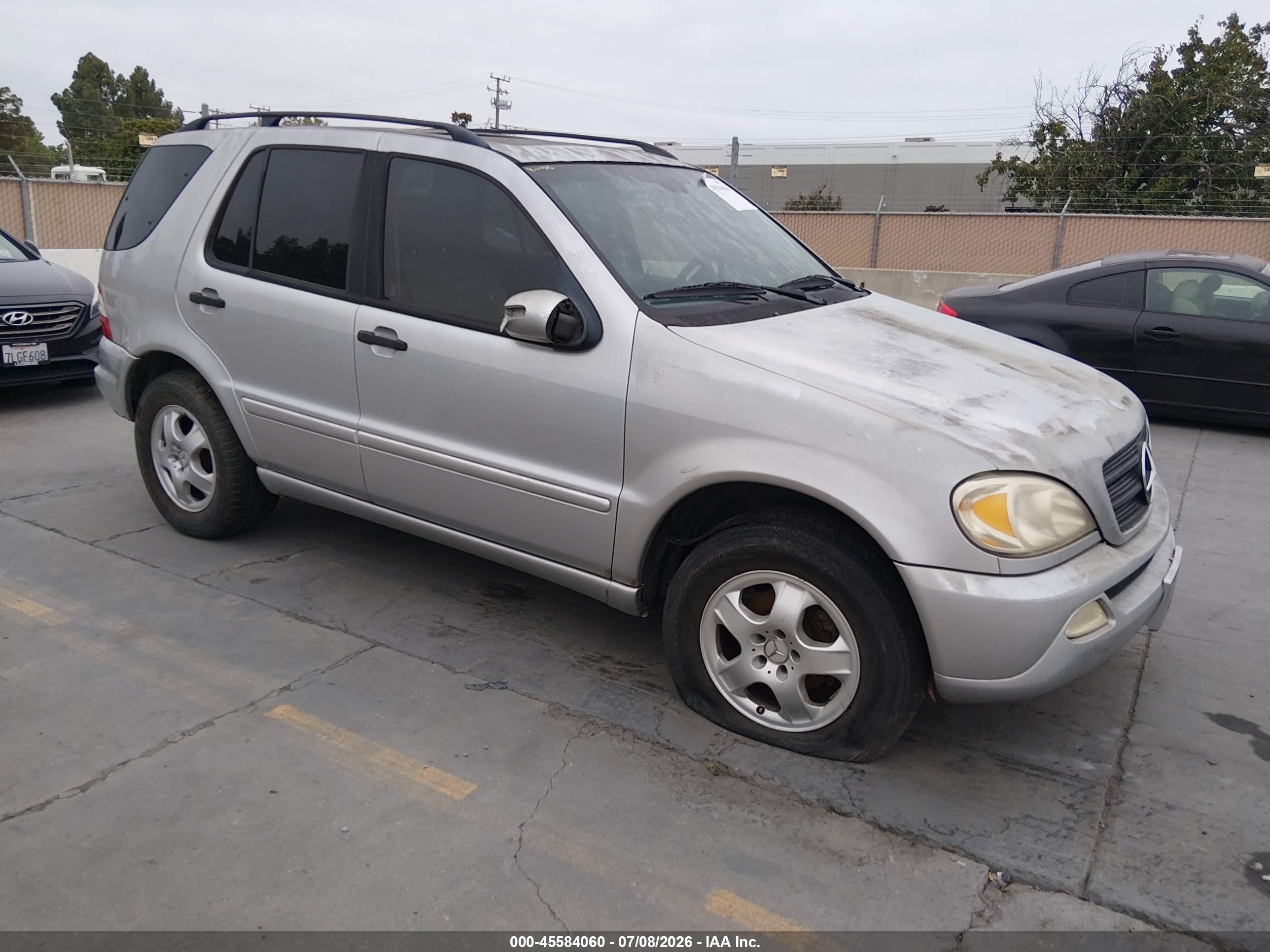 2002 Mercedes-Benz M 320/430/500, VIN 4JGAB54E22A304313 — Normal wear