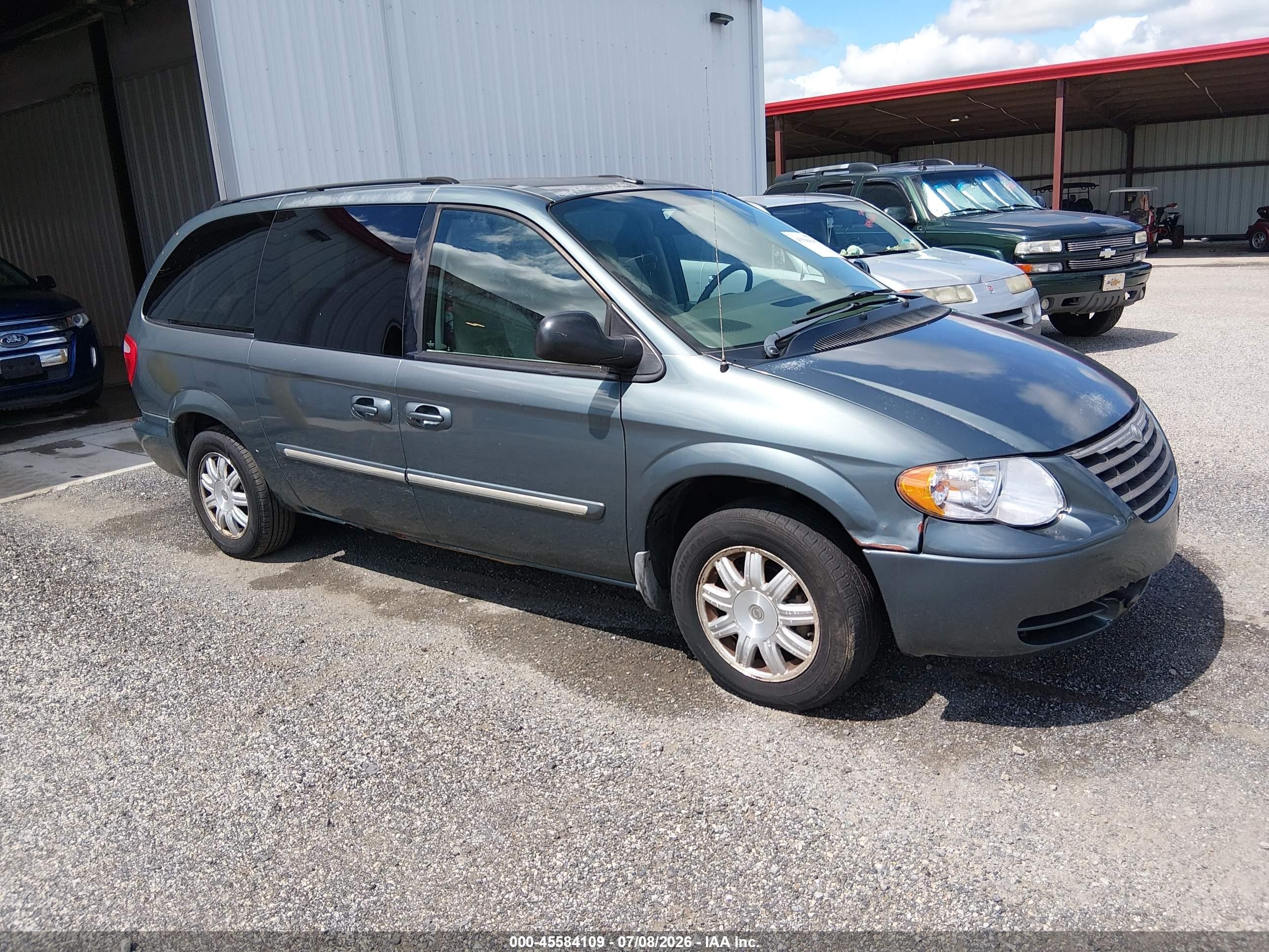 2006 Chrysler Town & Country Touring, VIN 2A4GP54L76R861390 — Normal wear
