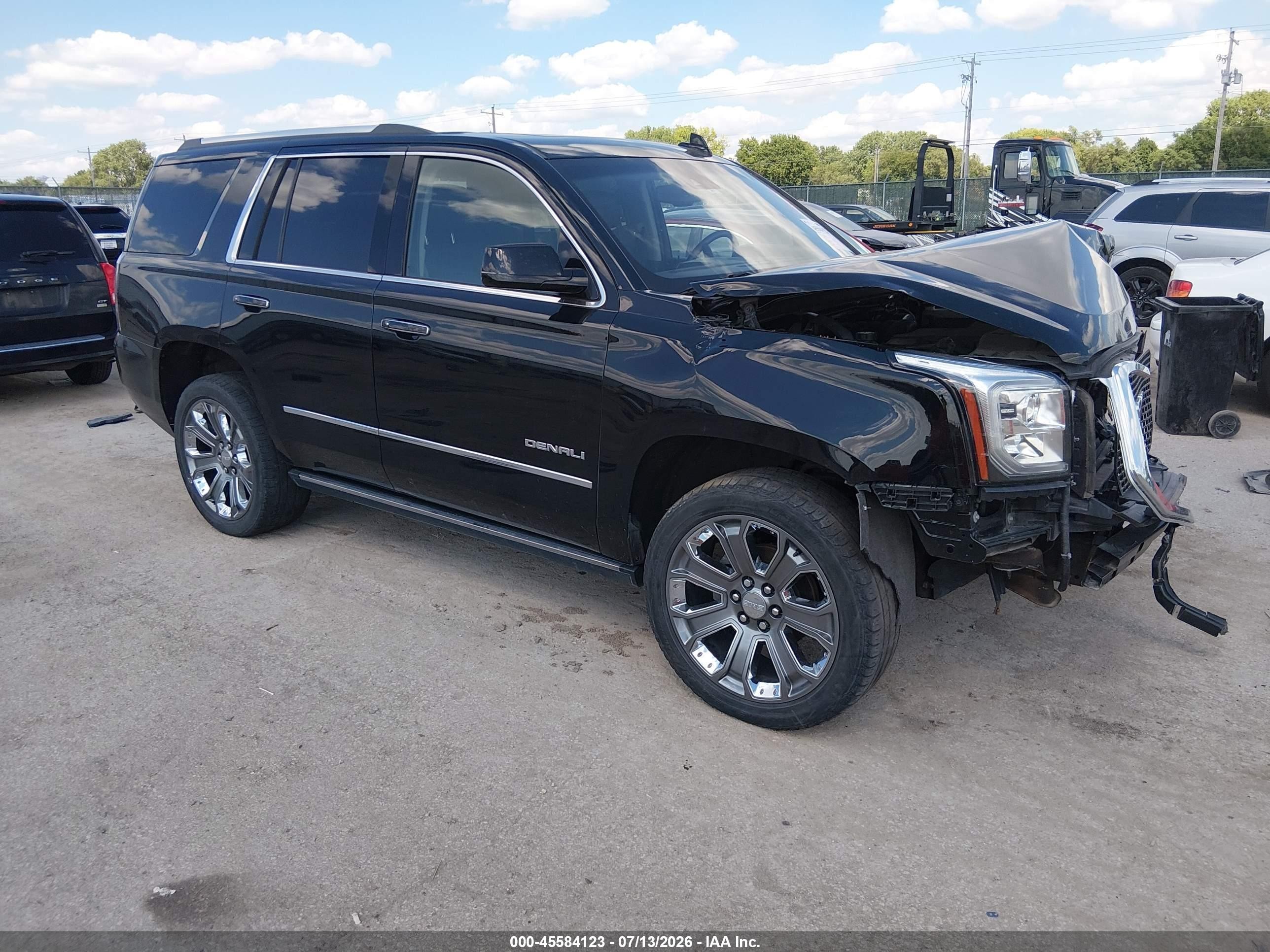 2015 GMC Yukon Denali, VIN 1GKS2CKJ3FR652288 — Front end