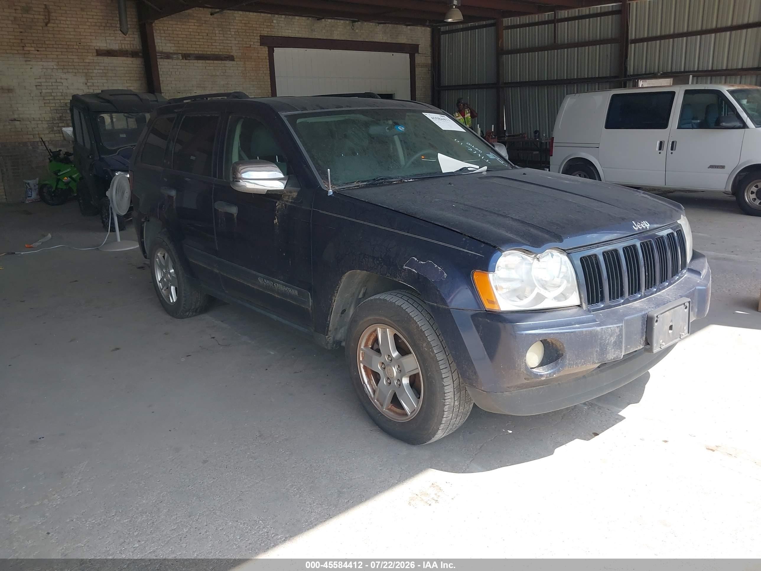 2006 Jeep Grand Cherokee Laredo, VIN 1J4HS48NX6C118871 — Normal wear
