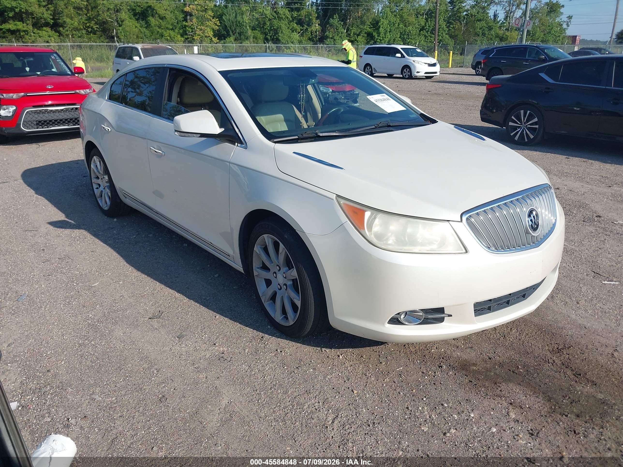 2010 Buick LaCrosse CXS, VIN 1G4GE5GV0AF298784 — Normal wear