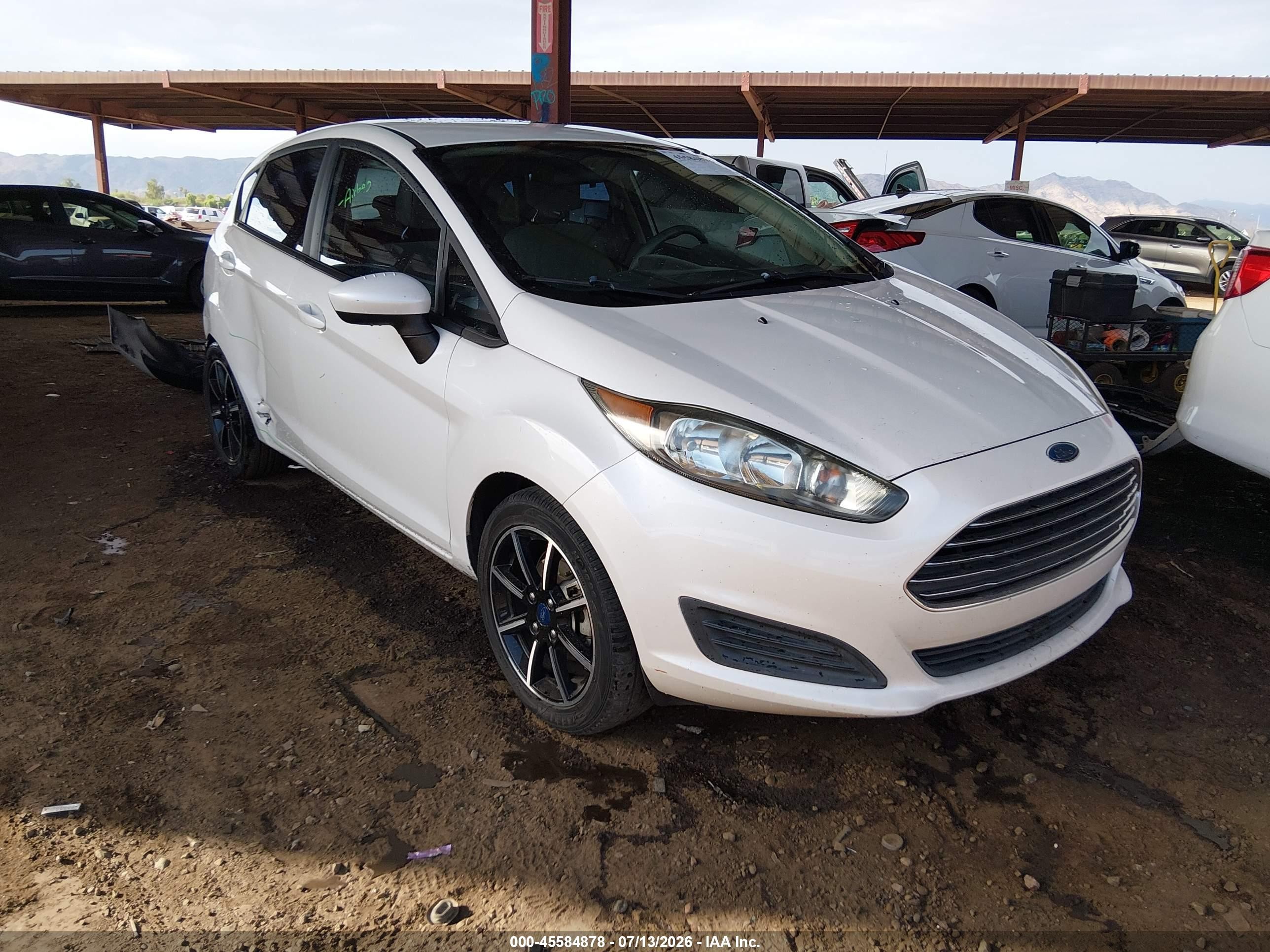 2019 Ford Fiesta SE, VIN 3FADP4EJ5KM121800 — Зад