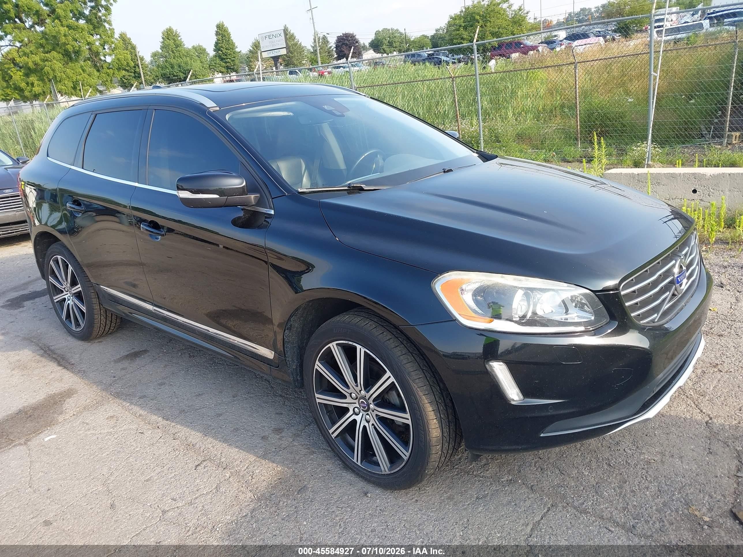 2017 Volvo XC60 Inscription, VIN YV449MRU7H2009392 — Normal wear