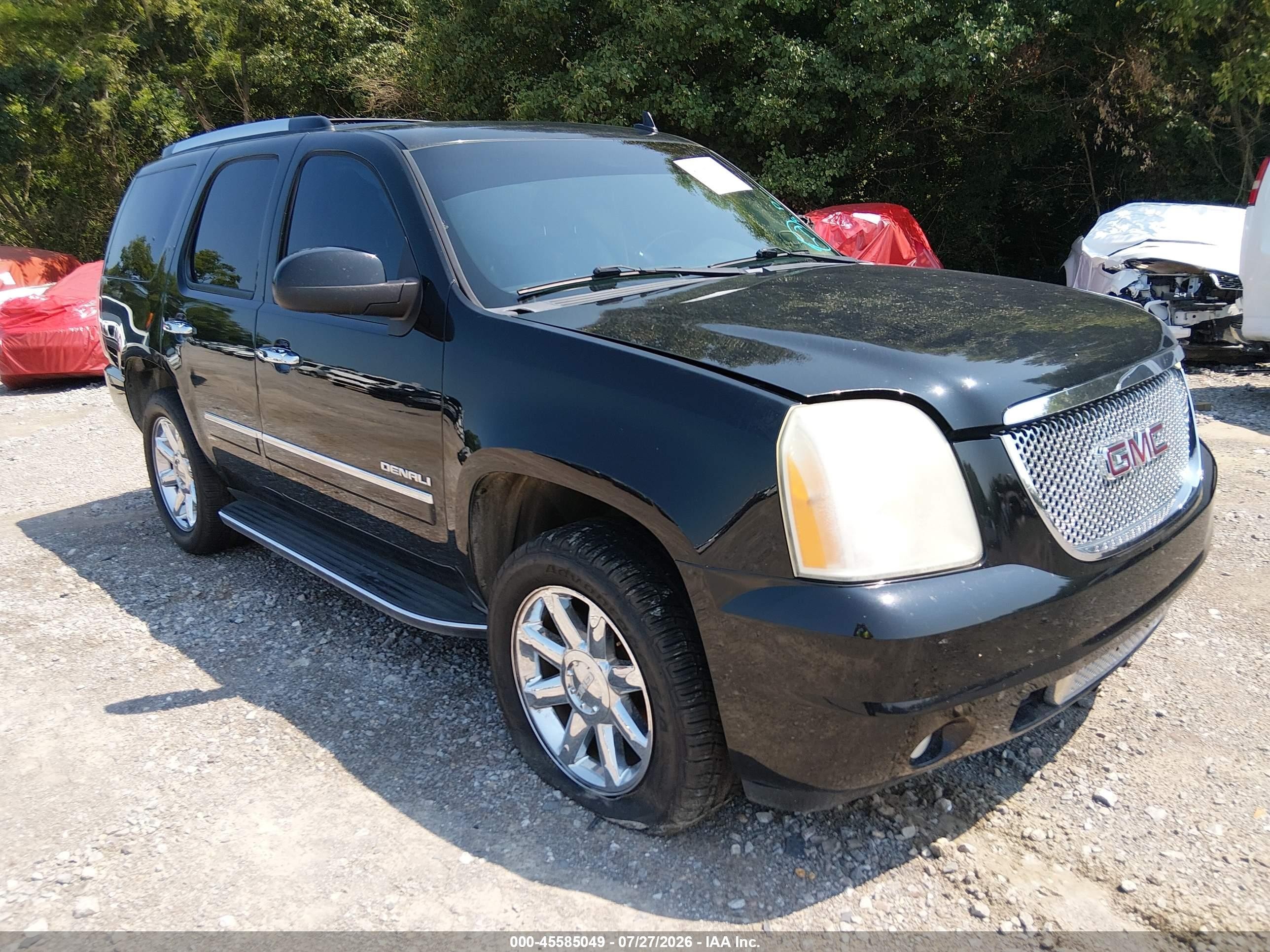 2011 GMC Yukon Denali, VIN 1GKS1EEF0BR125017 — Side