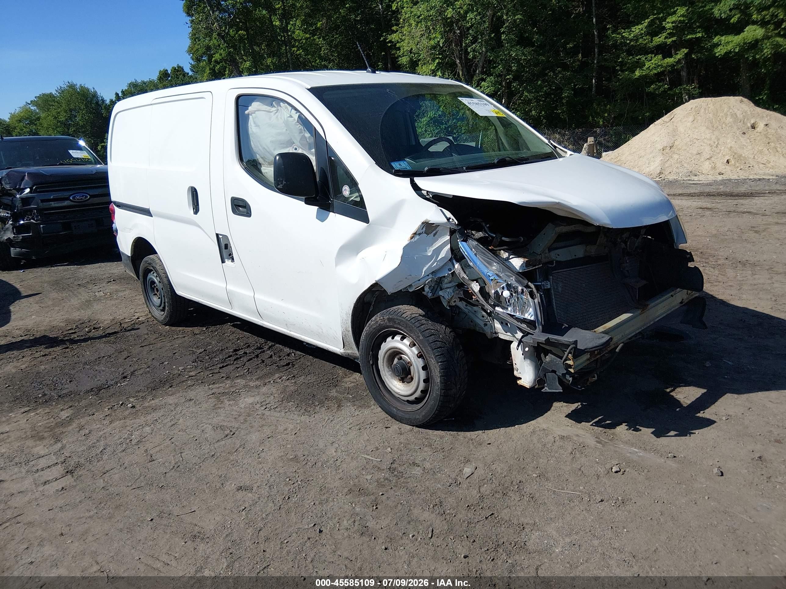2015 Nissan NV200 S, VIN 3N6CM0KN7FK694890 — Front end