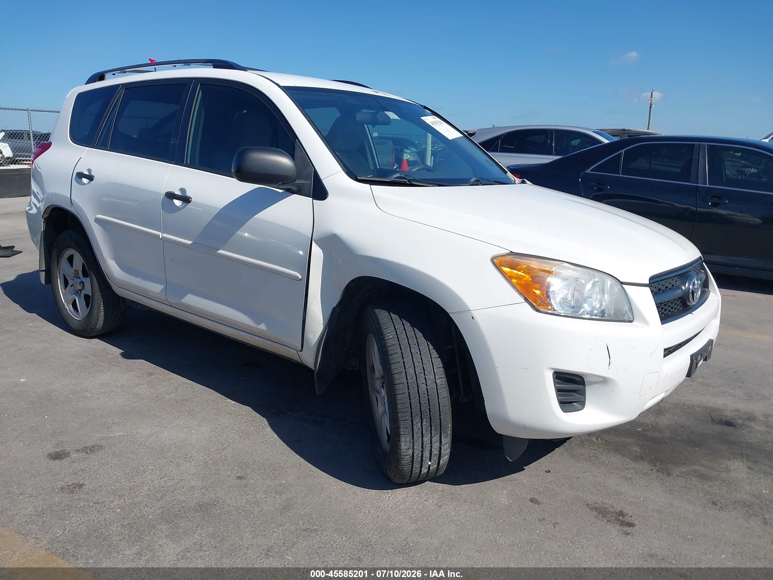 2011 Toyota RAV4, VIN 2T3ZF4DVXBW086161 — Front end