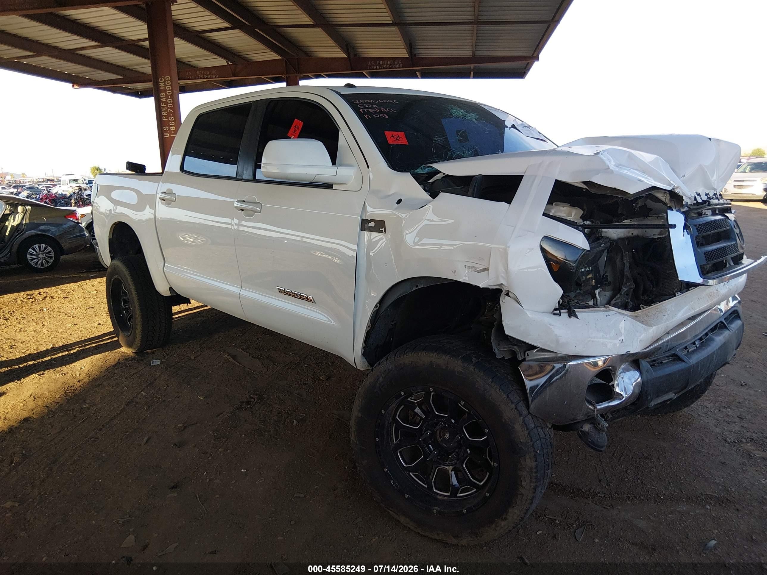 2013 Toyota Tundra, VIN 5TFEY5F11DX136579 — Front end
