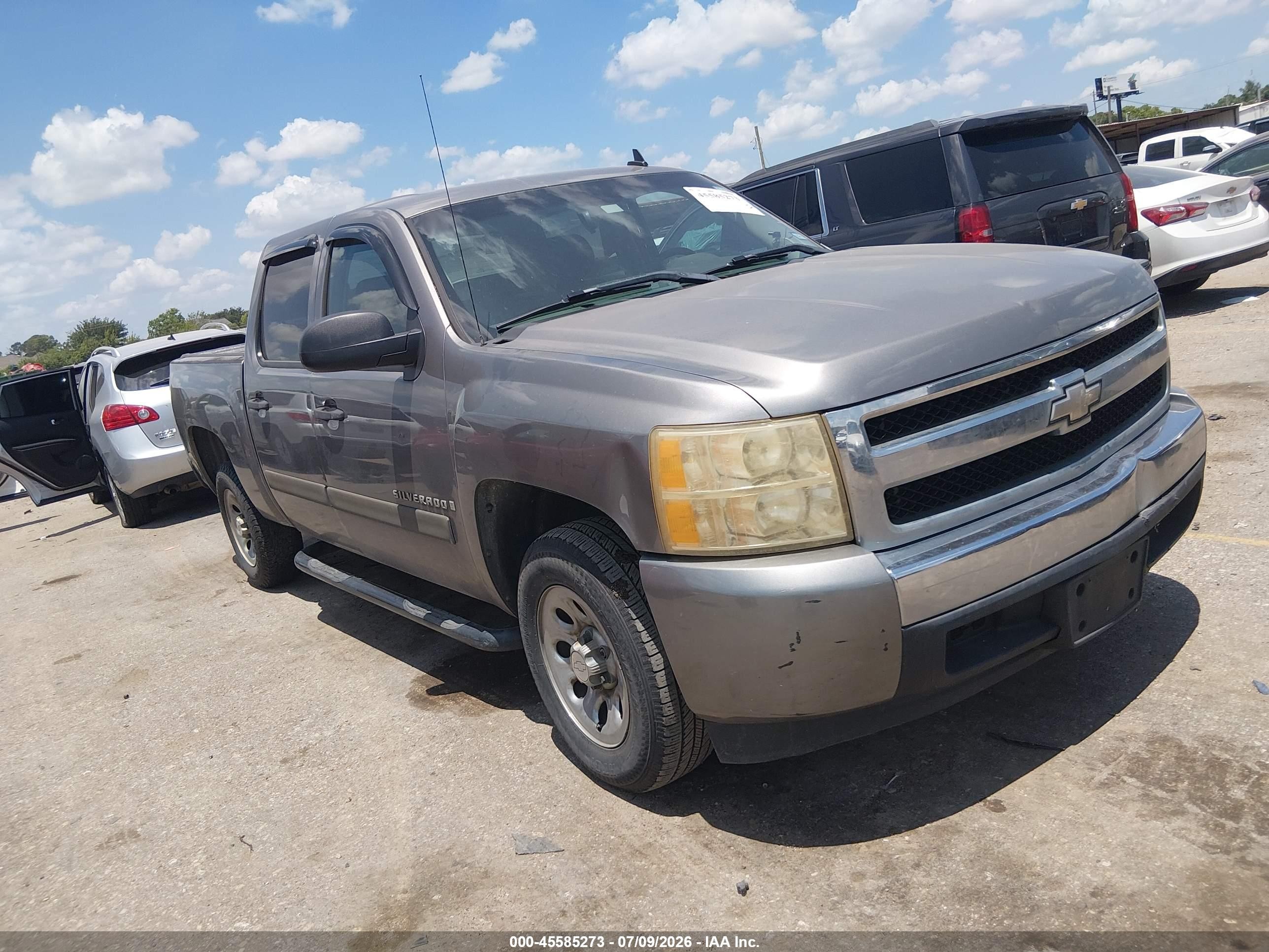 2007 Chevrolet Silverado 1500 1LT, VIN 3GCEC13CX7G552152 — Front end
