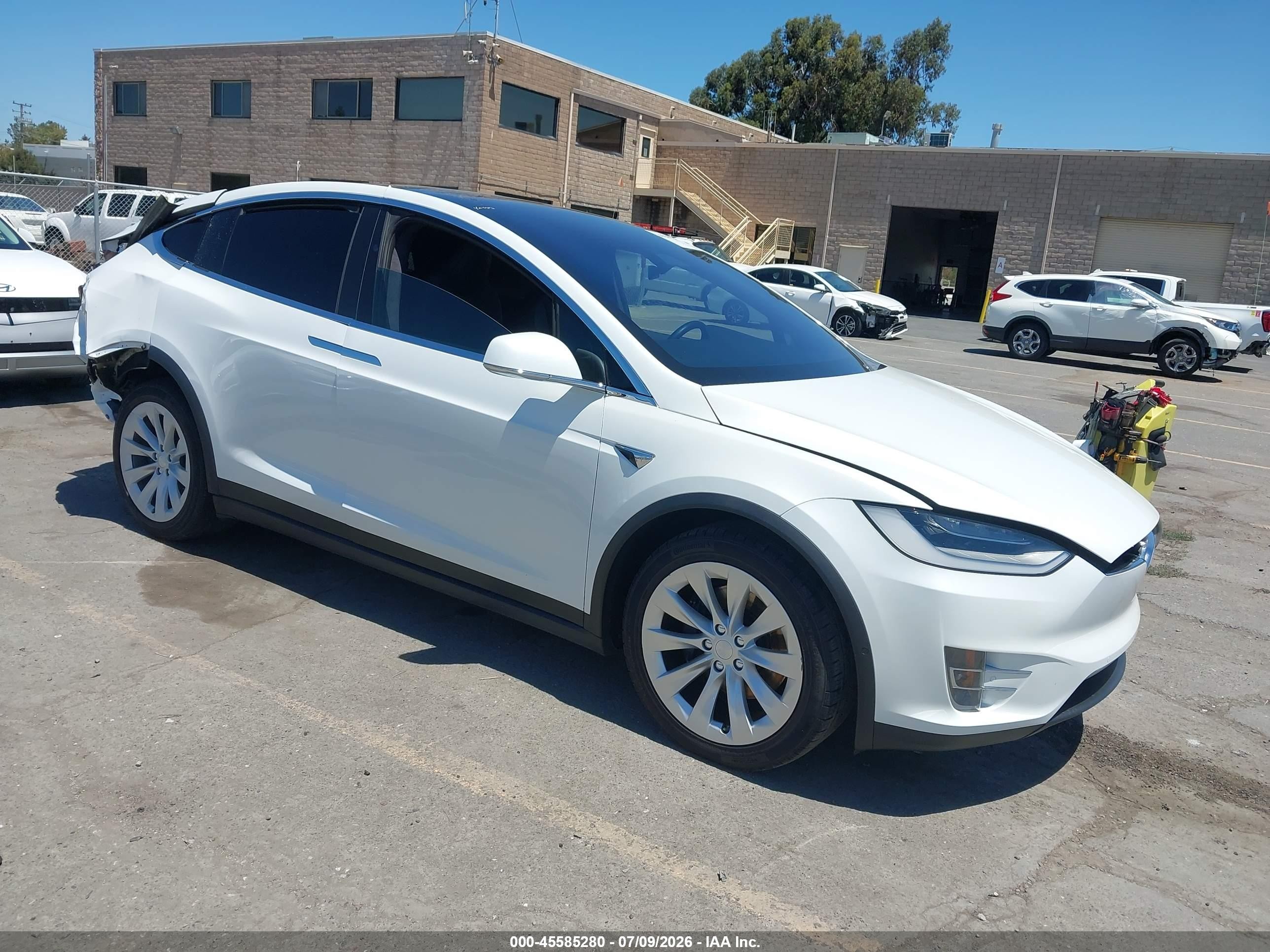 2020 Tesla Model X Long Range, VIN 5YJXCAE26LF242156 — Rear end