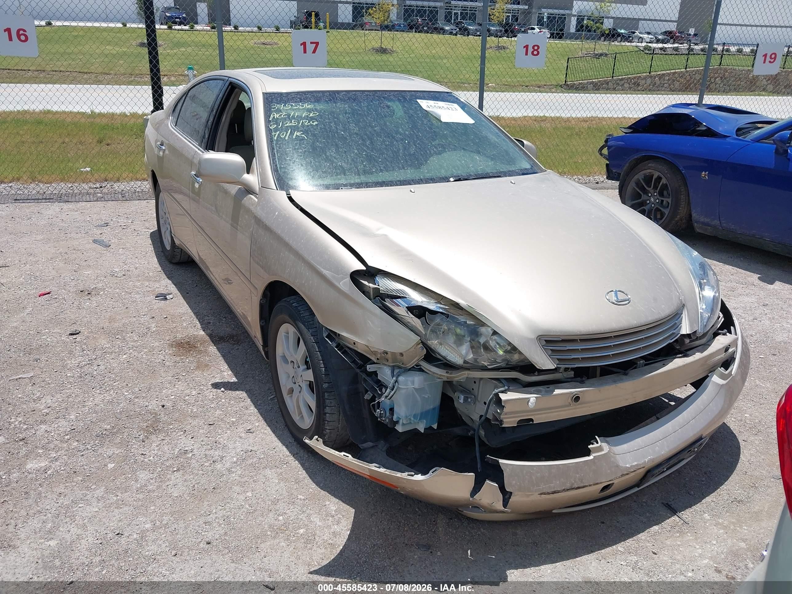 2002 Lexus ES 300, VIN JTHBF30G020072775 — Front end