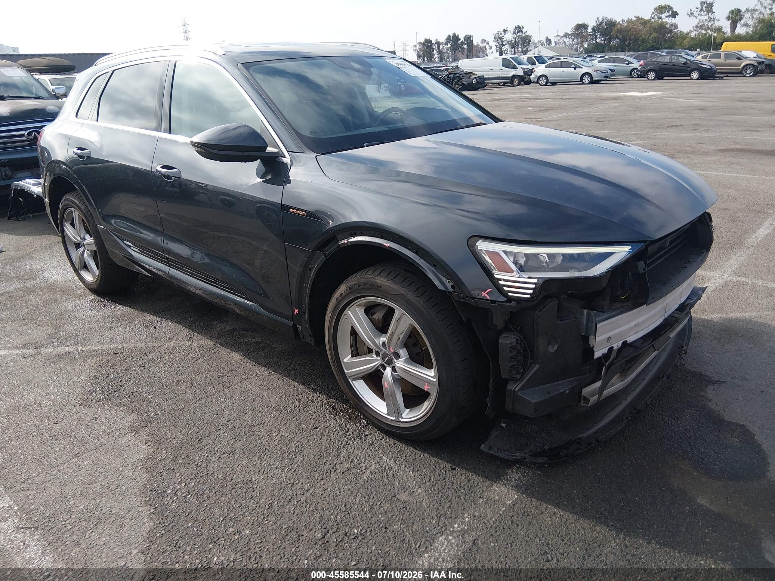 2019 Audi e-tron Premium Plus, VIN WA1LAAGE9KB010321 — Front end