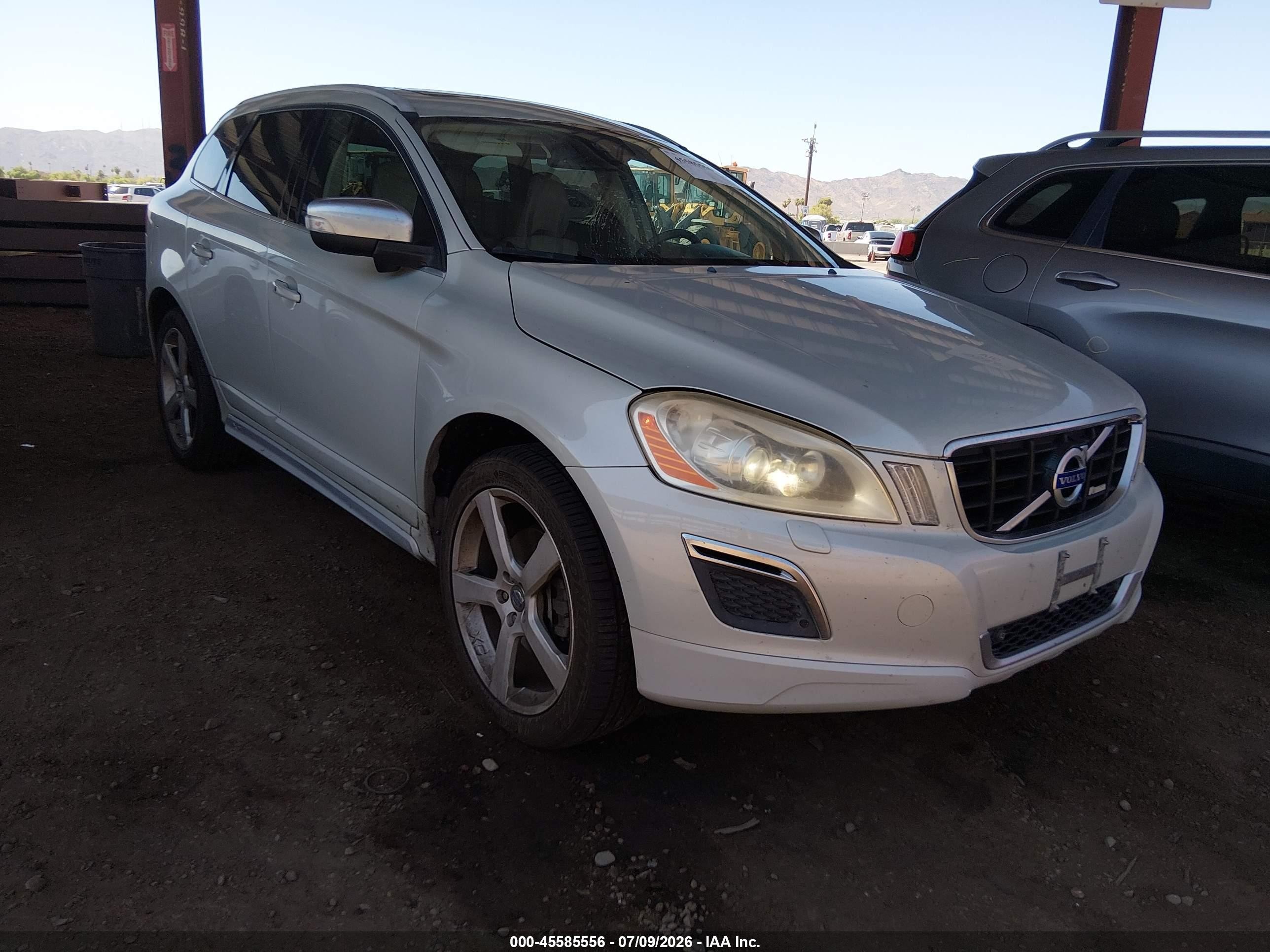 2011 Volvo XC60 3.2L, VIN YV4952DL5B2192299 — Rear end