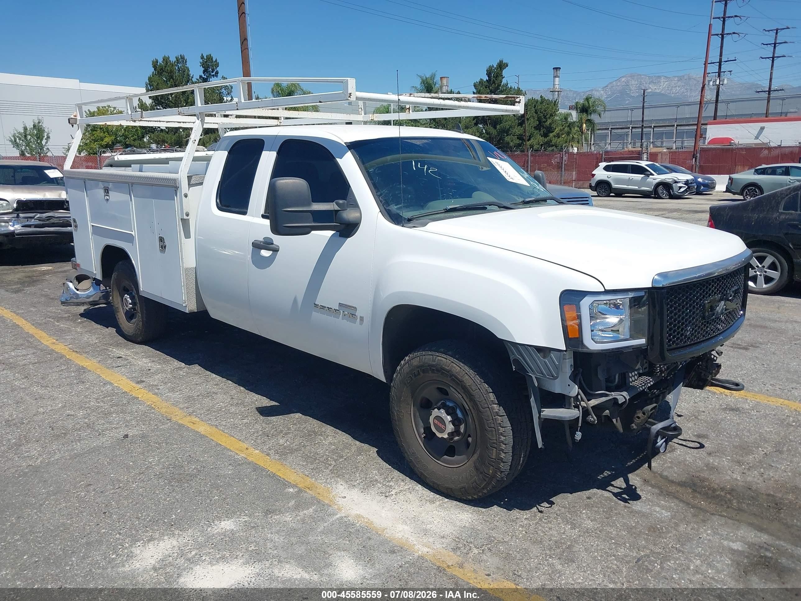 2008 GMC Sierra 3500HD, VIN 1GTHC39628E176730 — Front end