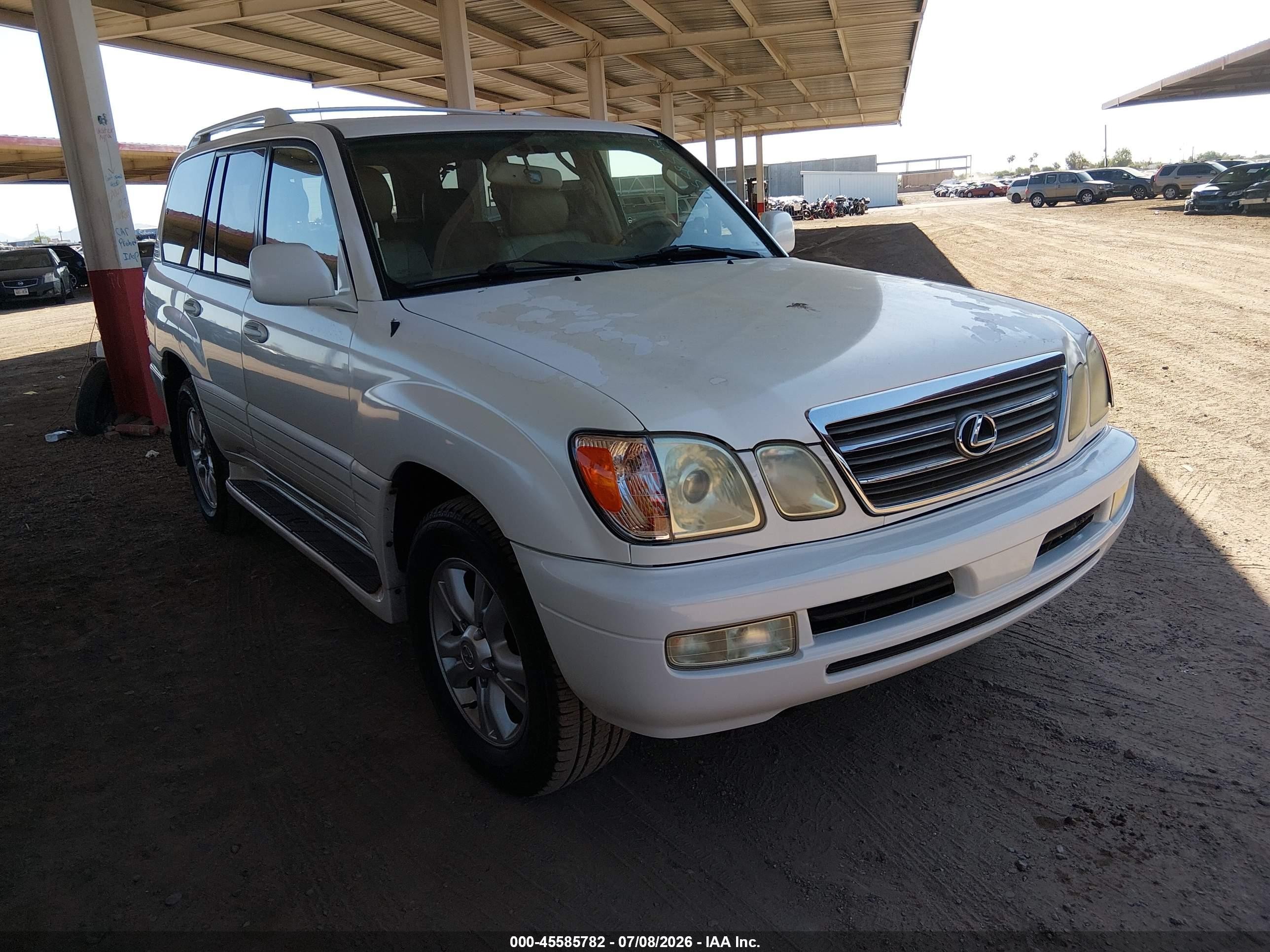 2004 Lexus LX 470, VIN JTJHT00W443540368 — Front end
