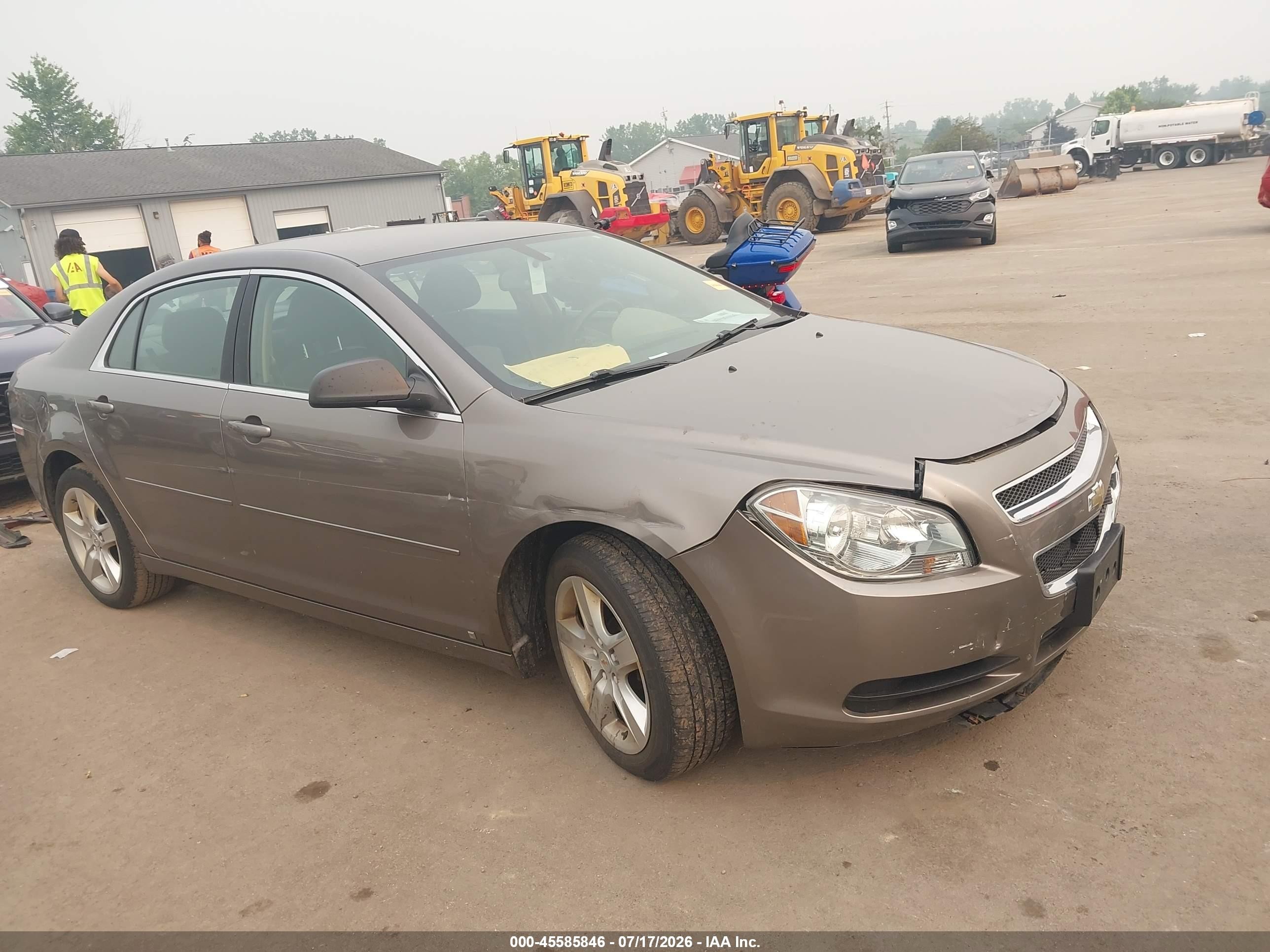 2010 Chevrolet Malibu 1LS, VIN 1G1ZB5EB4AF109531 — Перед