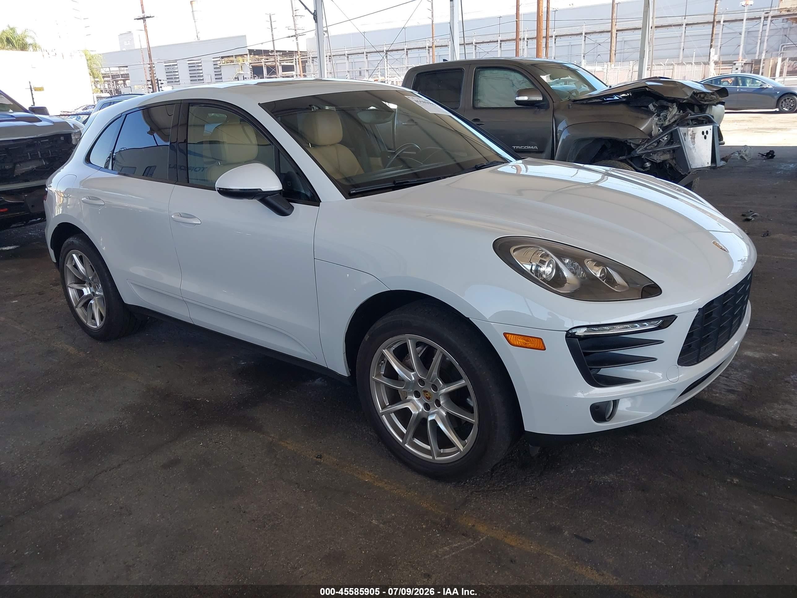 2016 Porsche Macan S, VIN WP1AB2A5XGLB56882 — Rear end