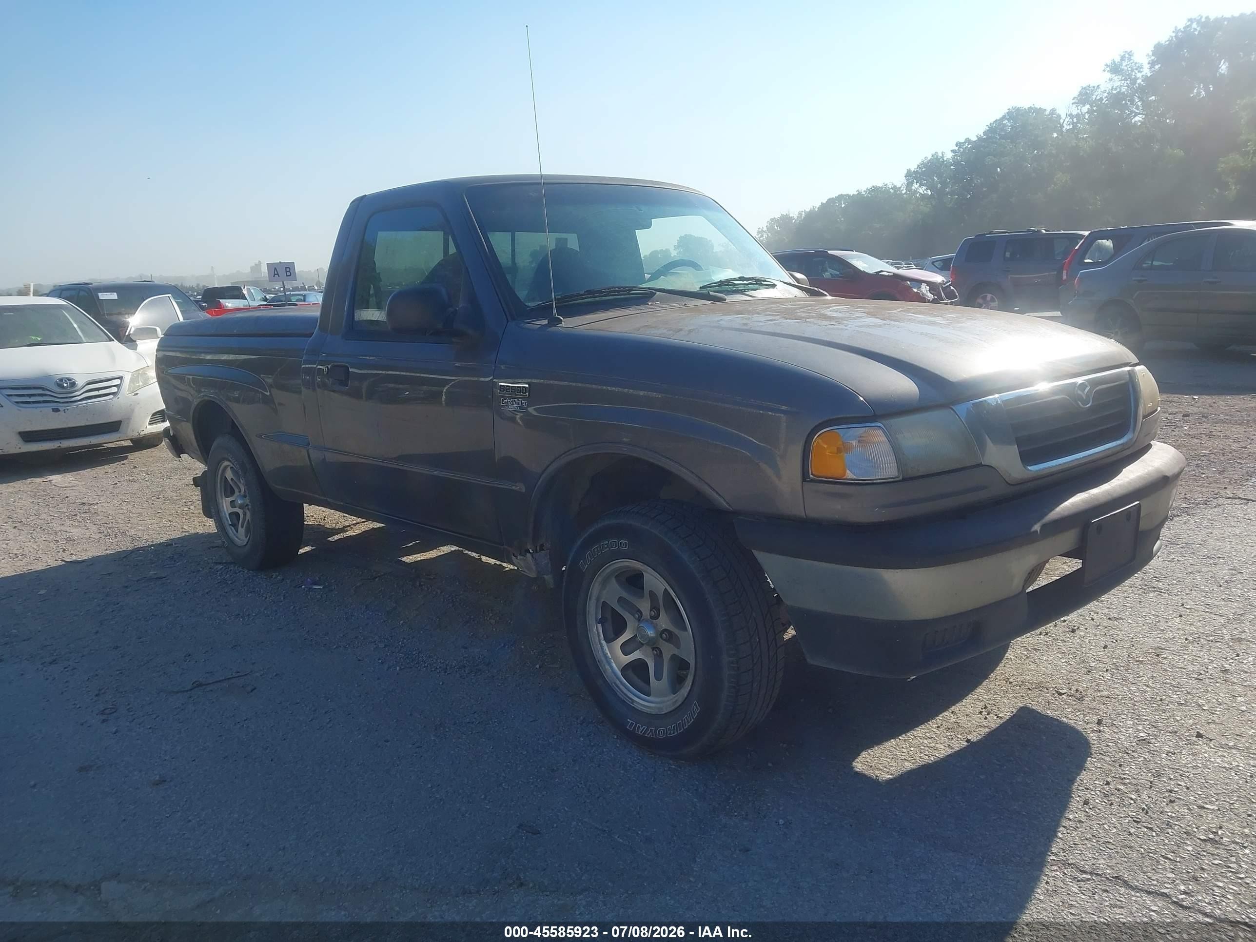 2000 Mazda B-Series SX, VIN 4F4YR12C5YTM20926 — Normal wear