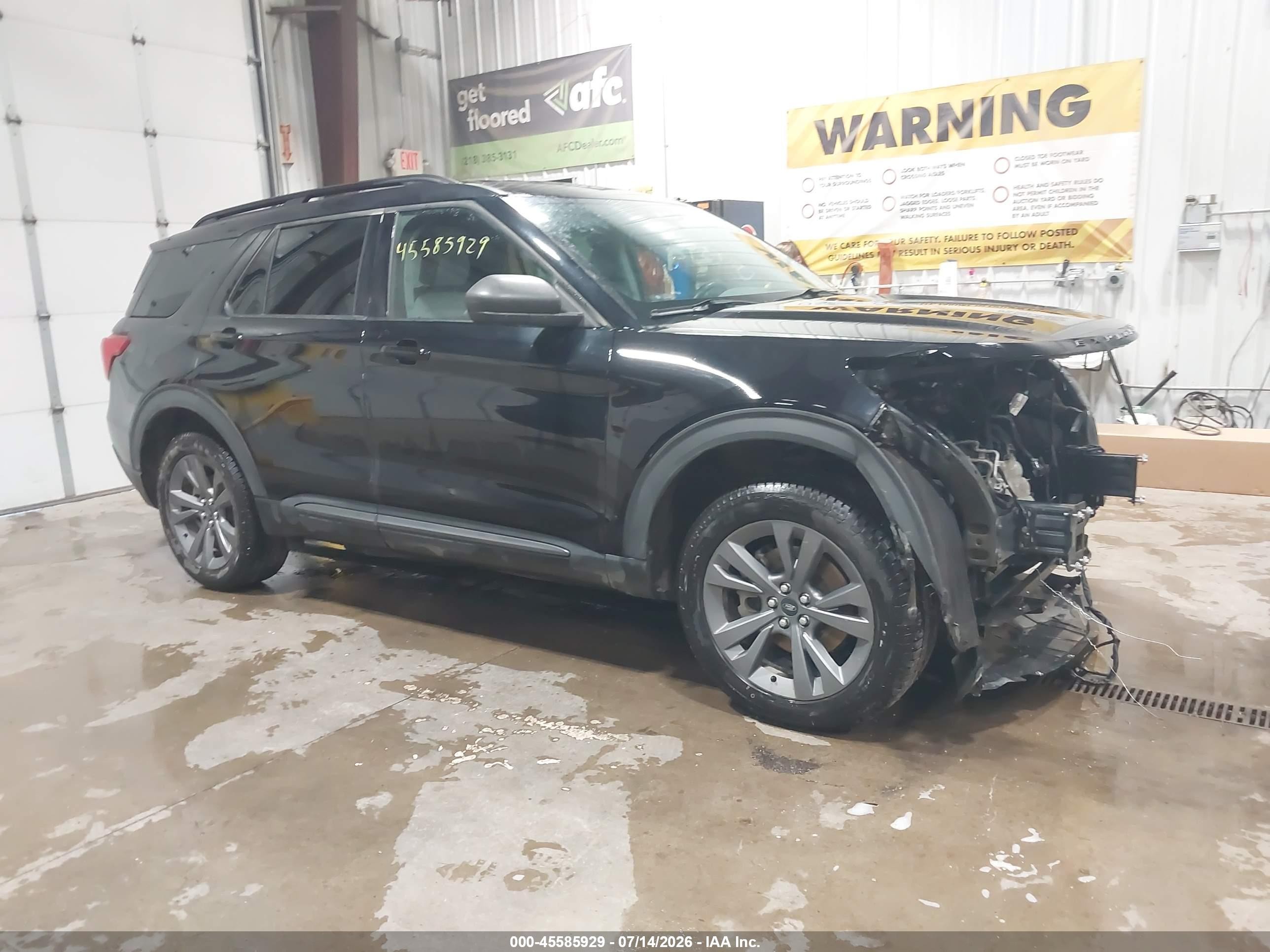 2021 Ford Explorer XLT, VIN 1FMSK8DH8MGB44454 — Перед