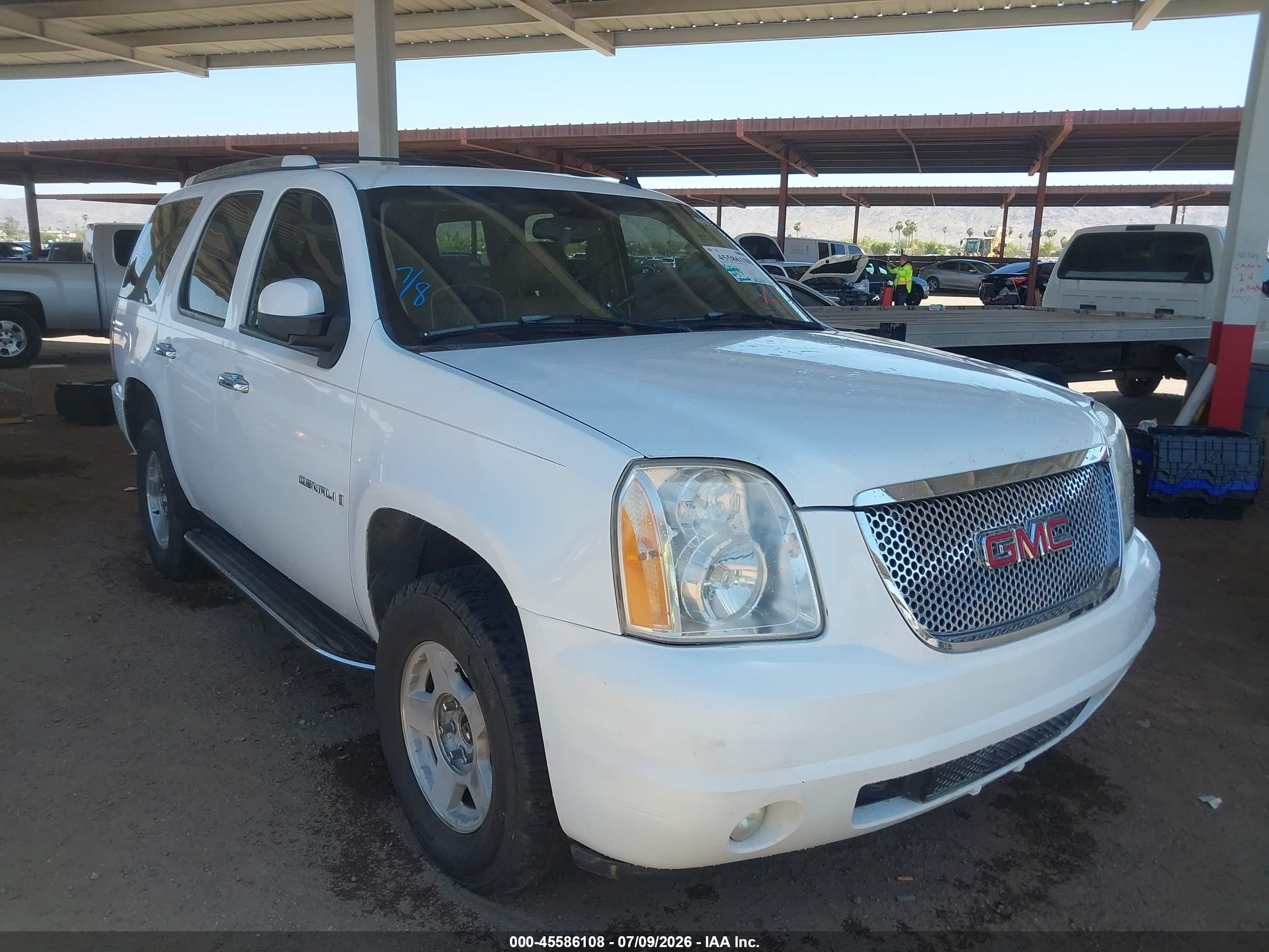 2007 GMC Yukon Denali, VIN 1GKFK63827J360923 — Normal wear