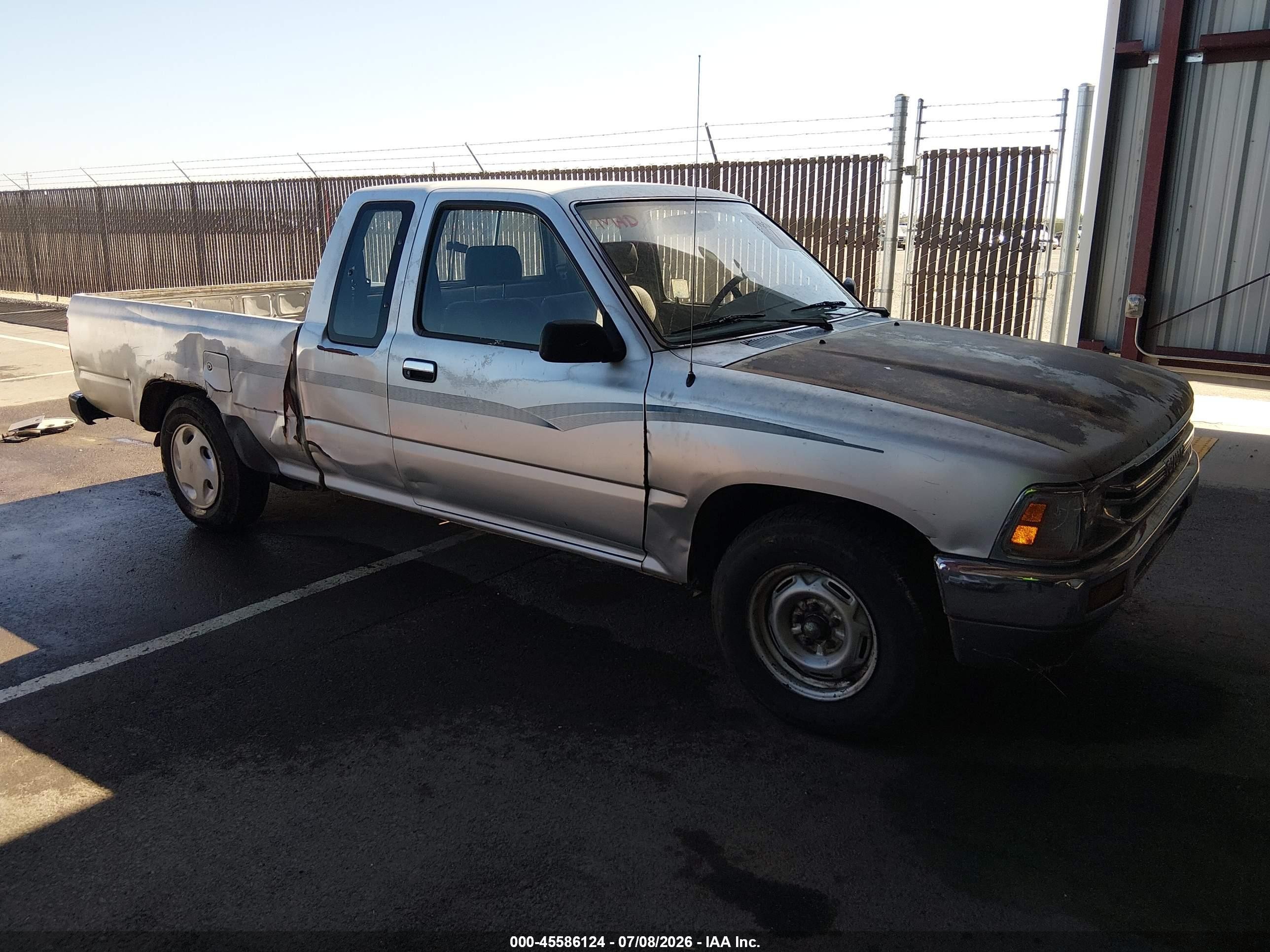 1991 Toyota Pickup DLX, VIN JT4RN93P2M5028770 — Normal wear