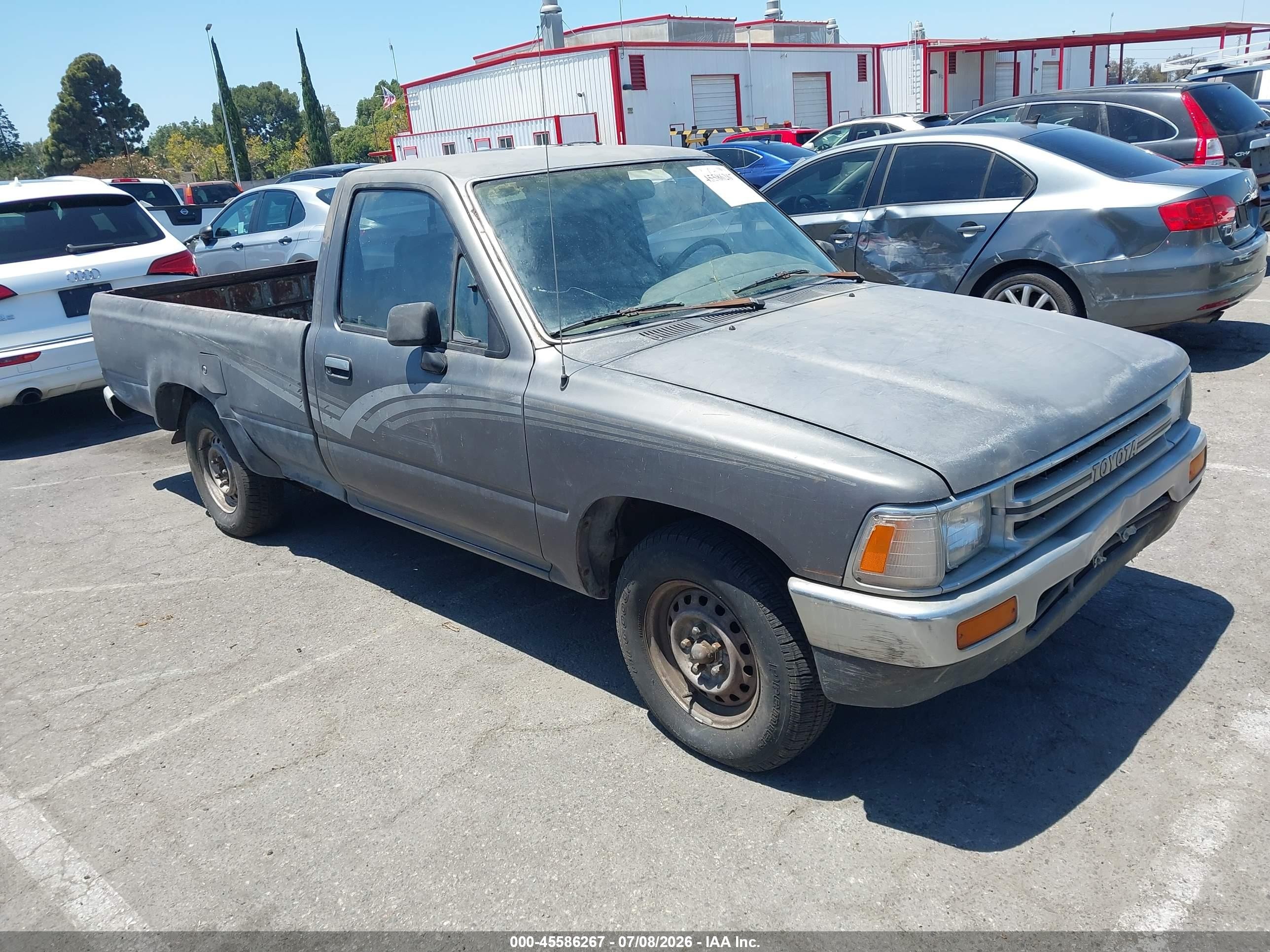 1989 Toyota Pickup DLX, VIN JT4RN82P0K0000018 — Normal wear
