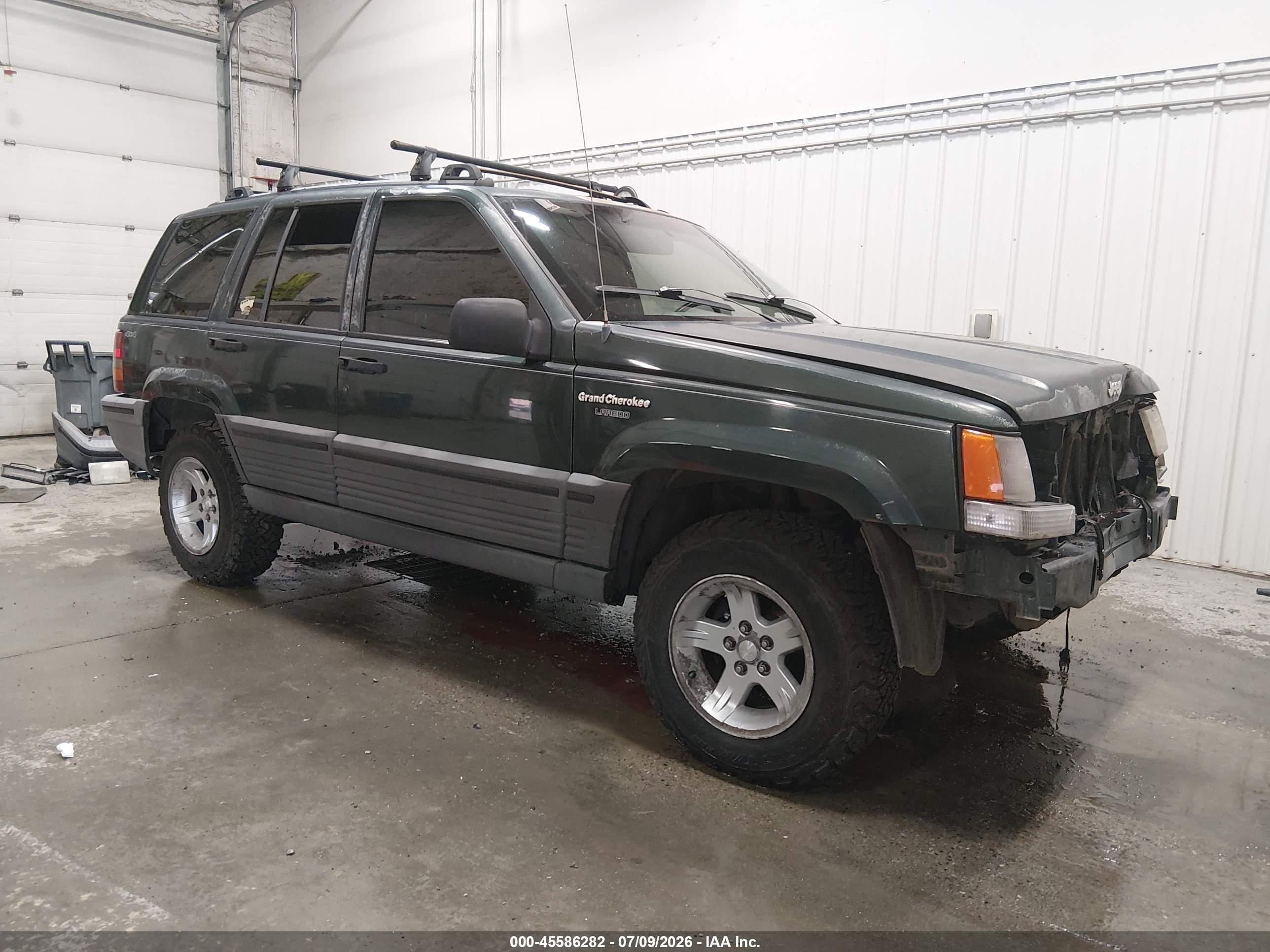 1993 Jeep Grand Cherokee Laredo, VIN 1J4GZ58S2PC539276 — Front end