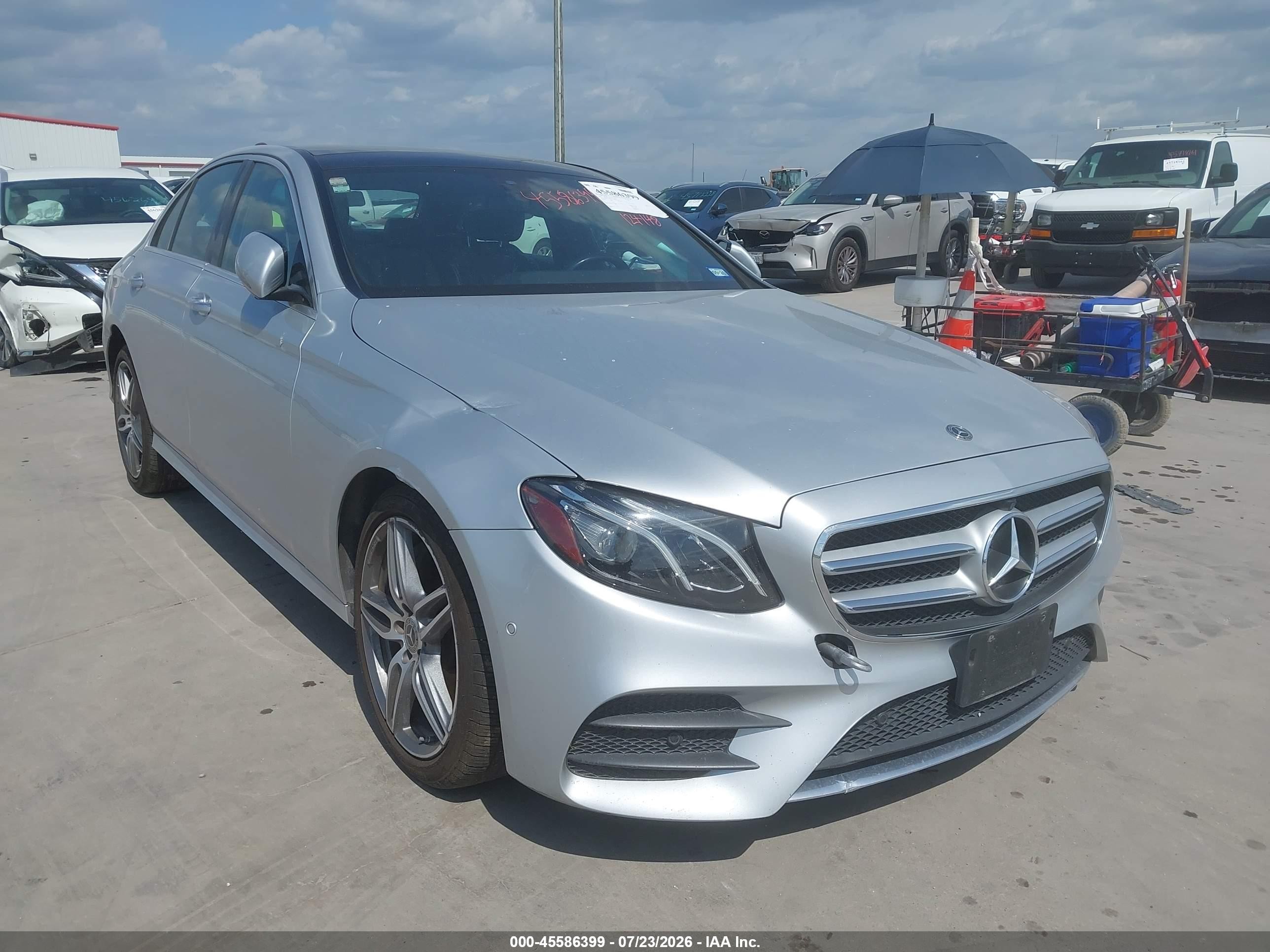 2019 Mercedes-Benz E 300, VIN WDDZF4JBXKA496621 — Перед