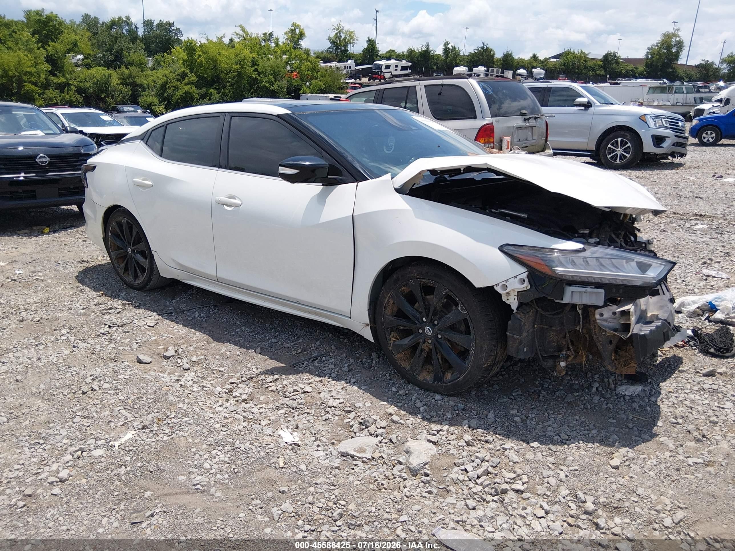 2020 Nissan Maxima SR, VIN 1N4AA6EVXLC372317 — Front end