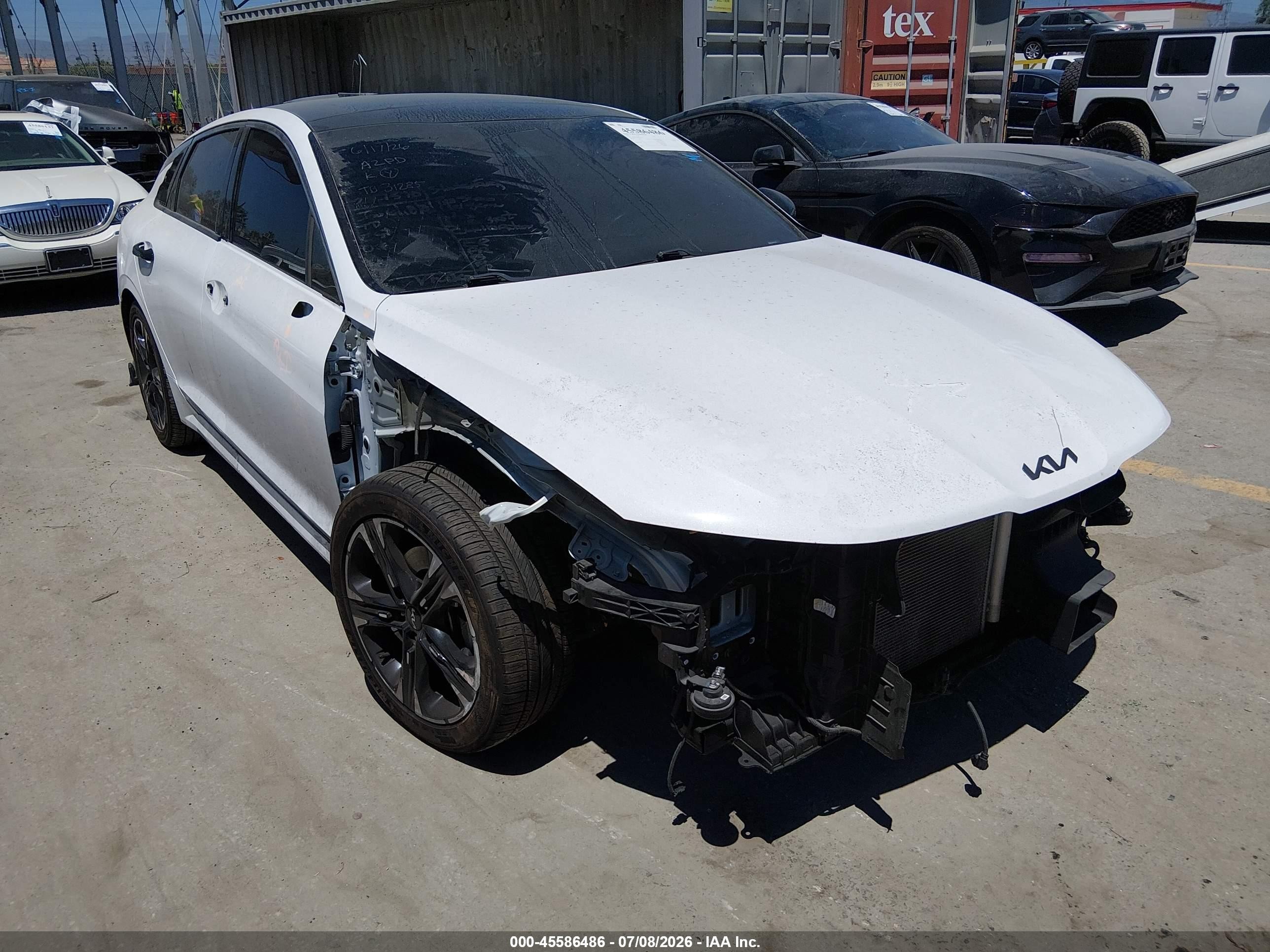2022 Kia K5 GT-Line, VIN 5XXG64J22NG124927 — Front end