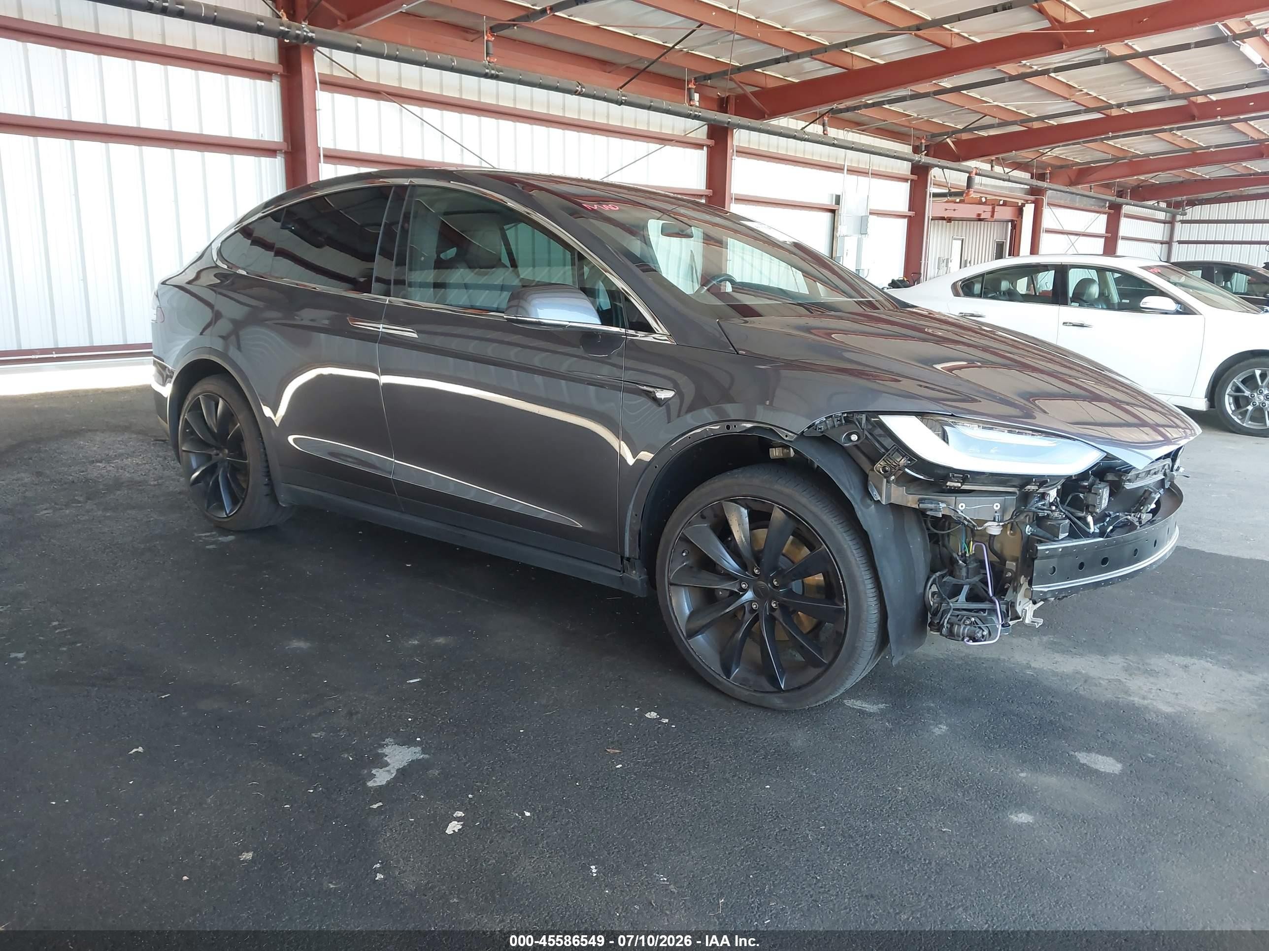 2021 Tesla Model X Long Range Plus, VIN 5YJXCAE27MF320414 — Front end