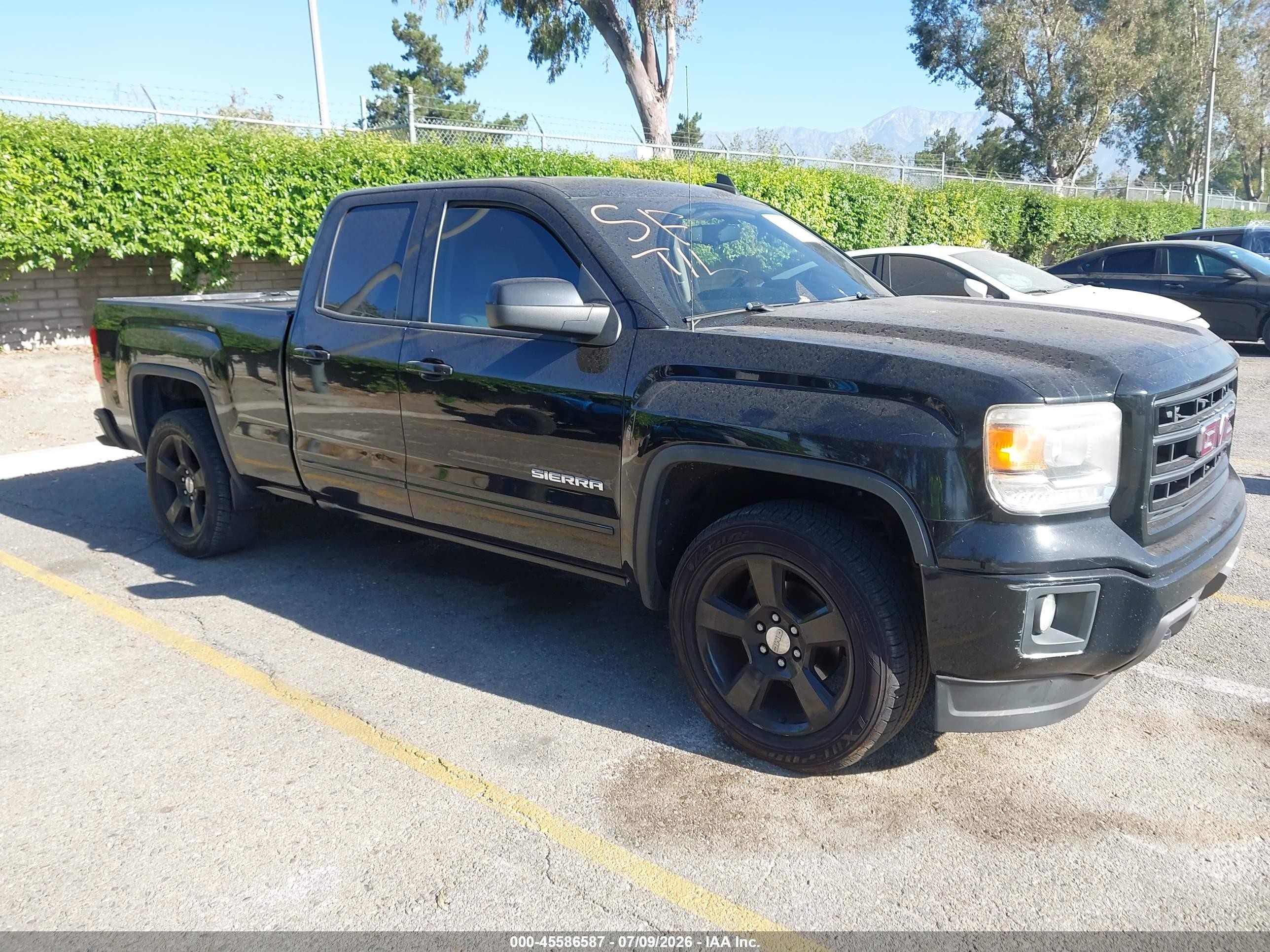 2015 GMC Sierra 1500, VIN 1GTR1TEH2FZ252387 — Rear end