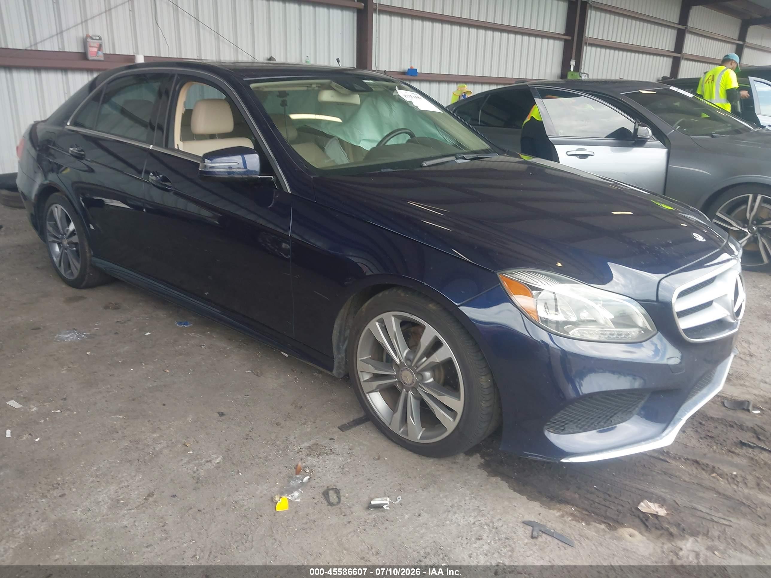 2016 Mercedes-Benz E 350 Luxury, VIN WDDHF5KB4GB301310 — Side
