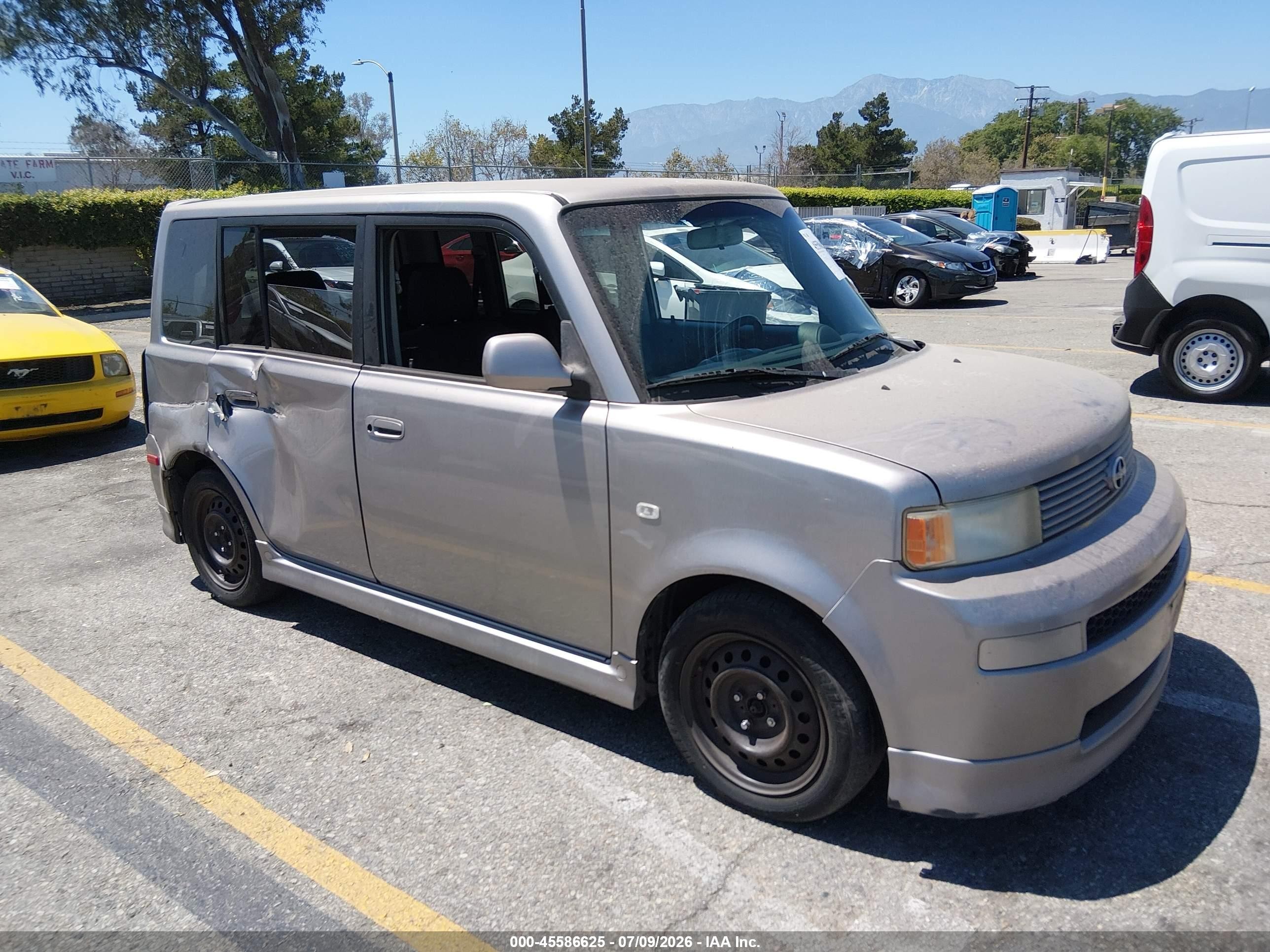 2006 Scion xB, VIN JTLKT324864056615 — Side