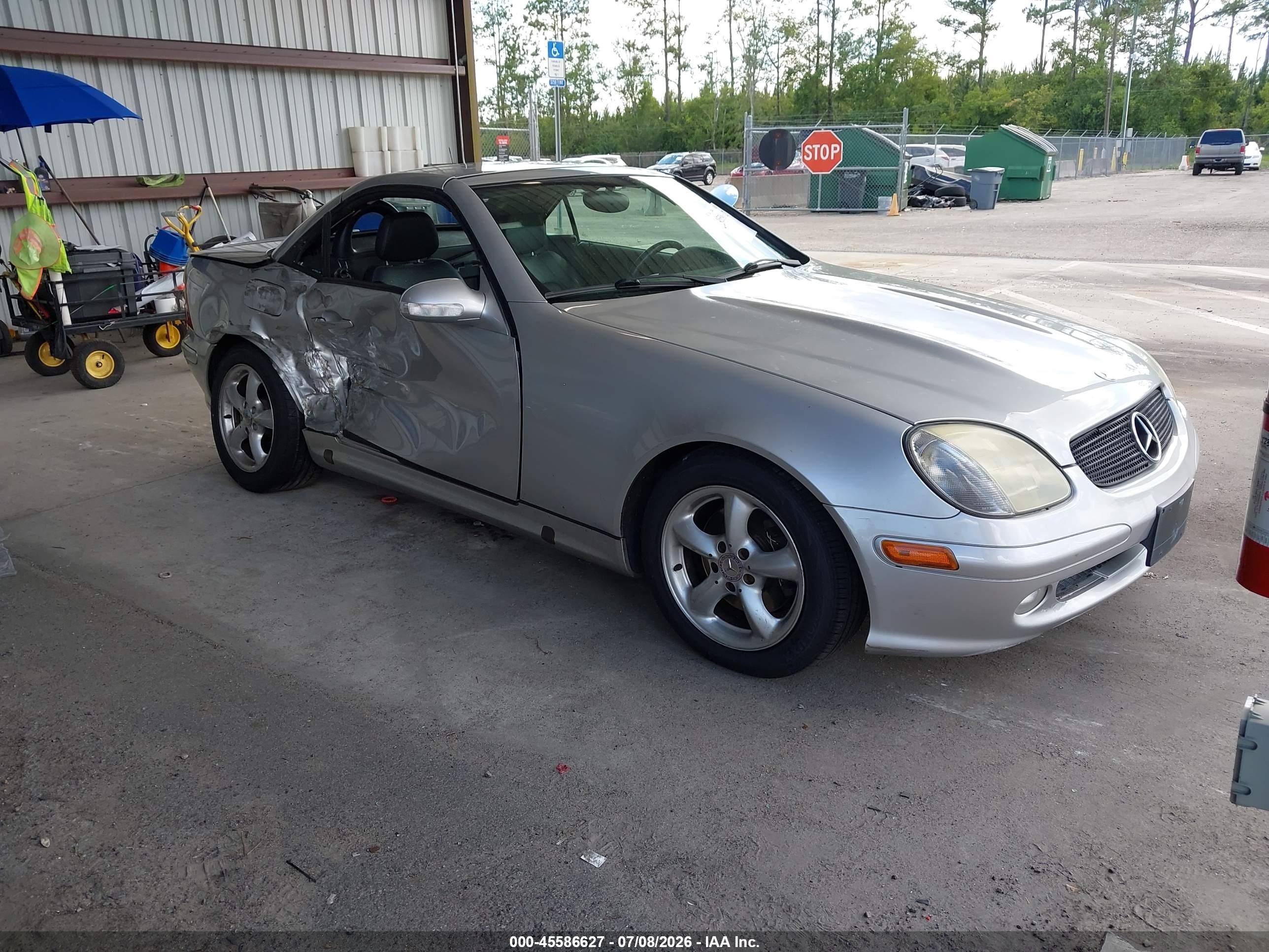 2003 Mercedes-Benz SLK 320, VIN WDBKK65F63F286052 — Side