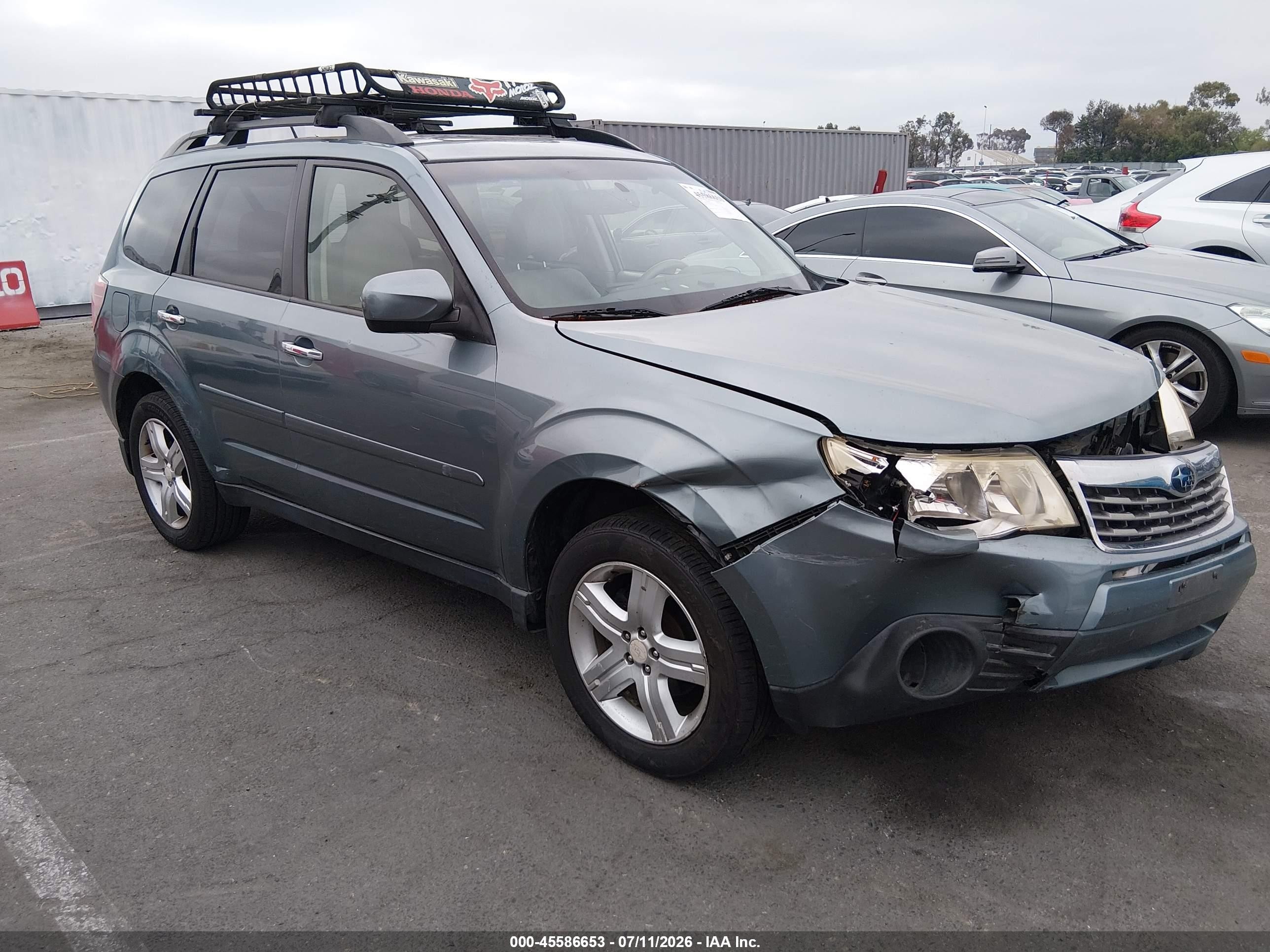 2010 Subaru Forester X Premium, VIN JF2SH6CC8AH748283 — Front end