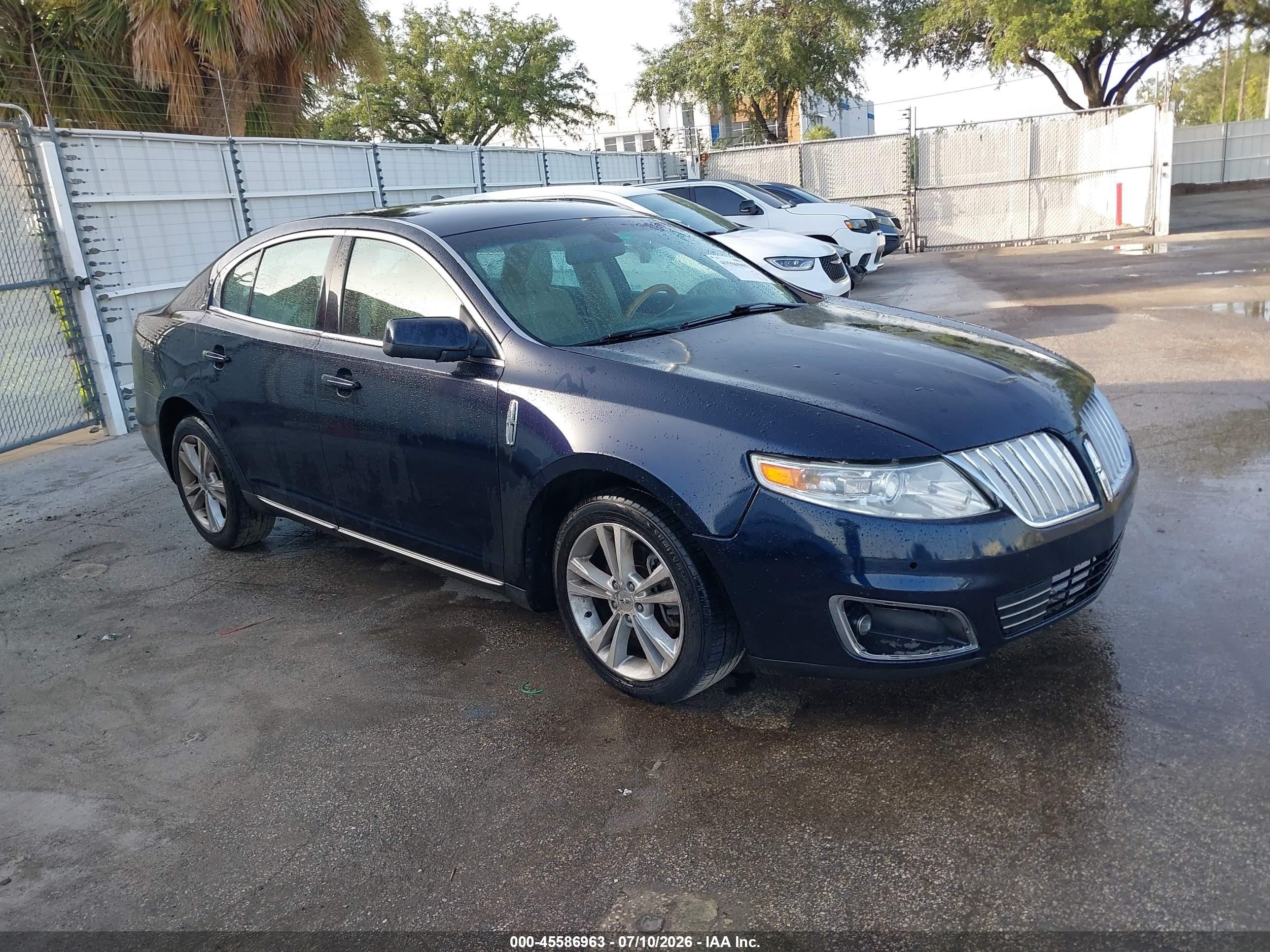 2009 Lincoln MKS, VIN 1LNHM93R49G626415 — Normal wear