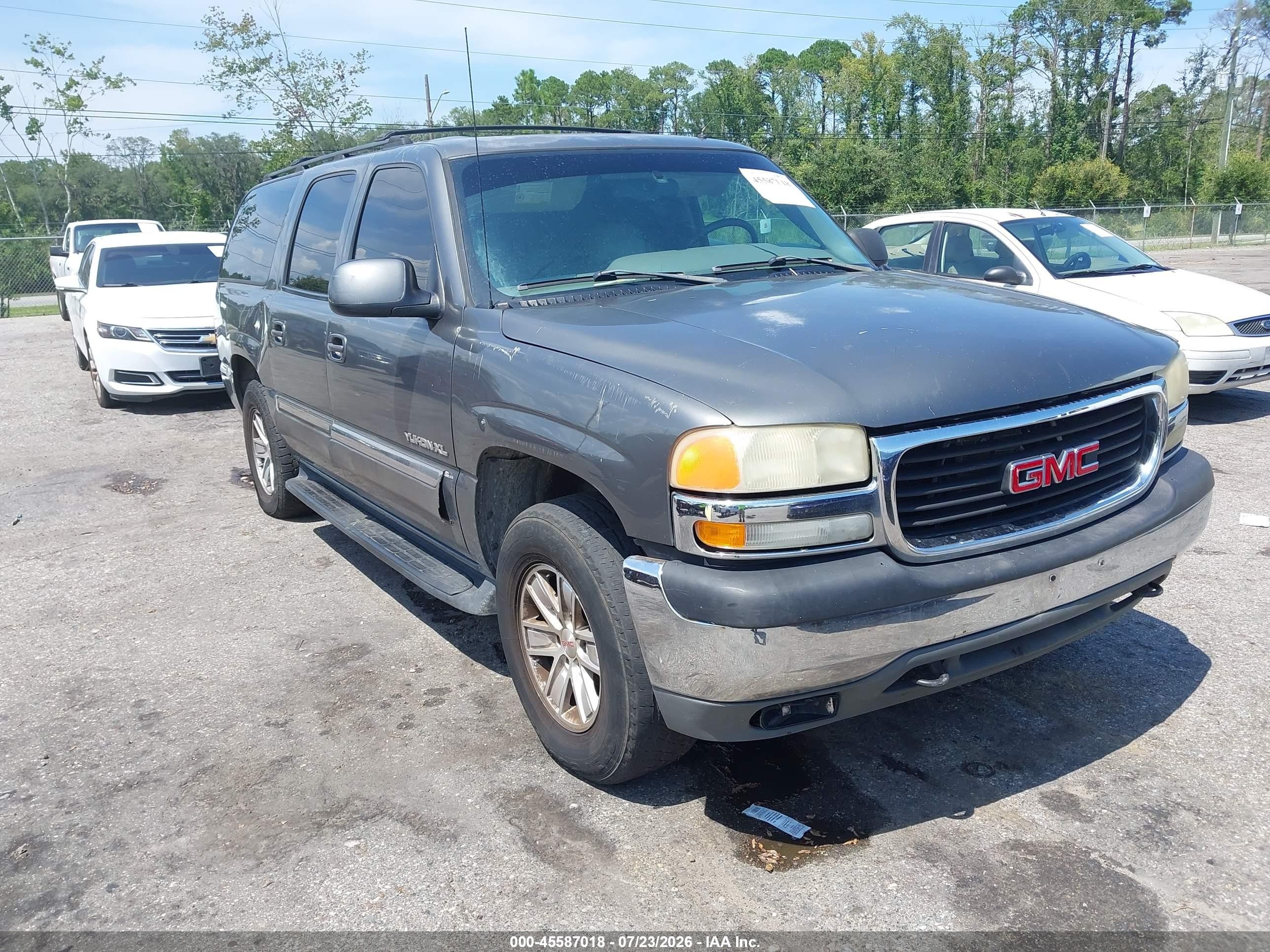 2002 GMC Yukon XL SLT, VIN 3GKFK16T02G266441 — Normal wear