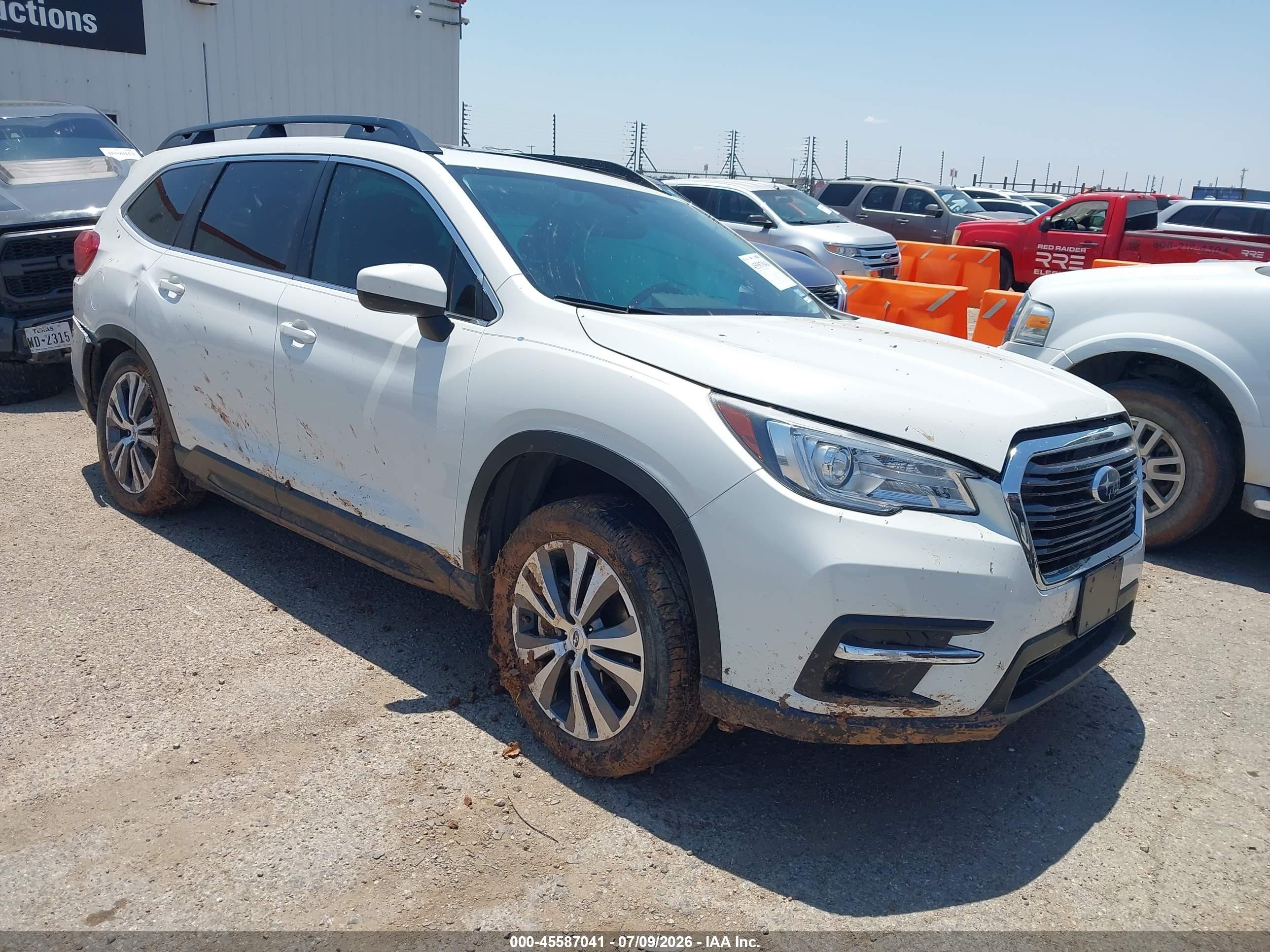 2021 Subaru Ascent Premium, VIN 4S4WMAEDXM3412569 — Бок