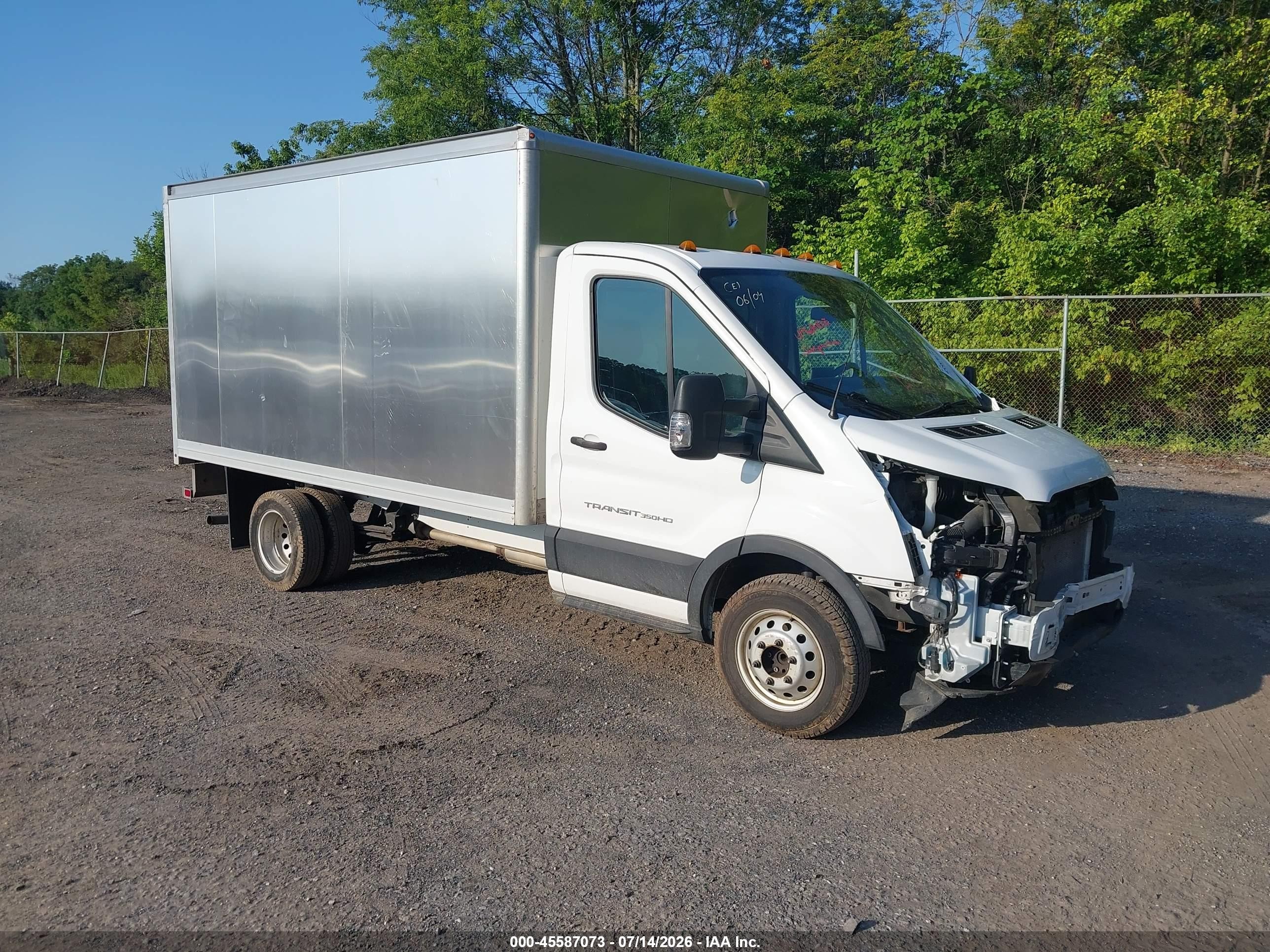 2021 Ford Transit, VIN 1FDBF6Z85MKA43046 — Перед