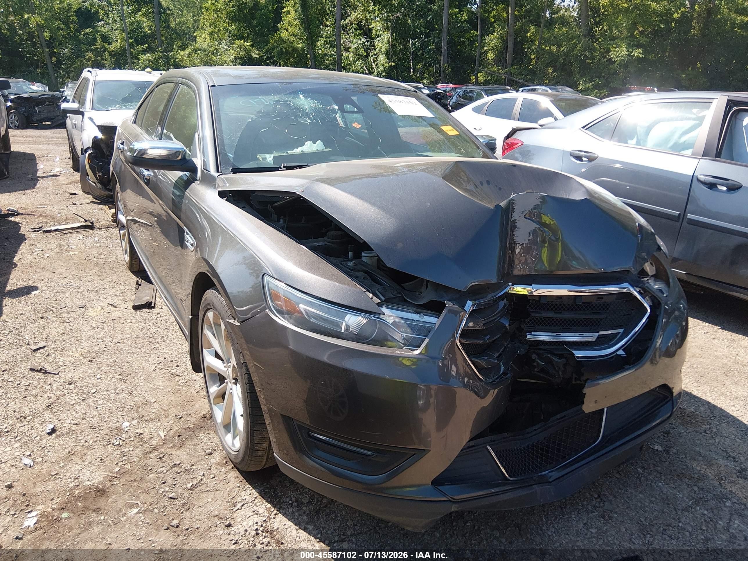 2017 Ford Taurus Limited, VIN 1FAHP2F85HG122479 — Front end