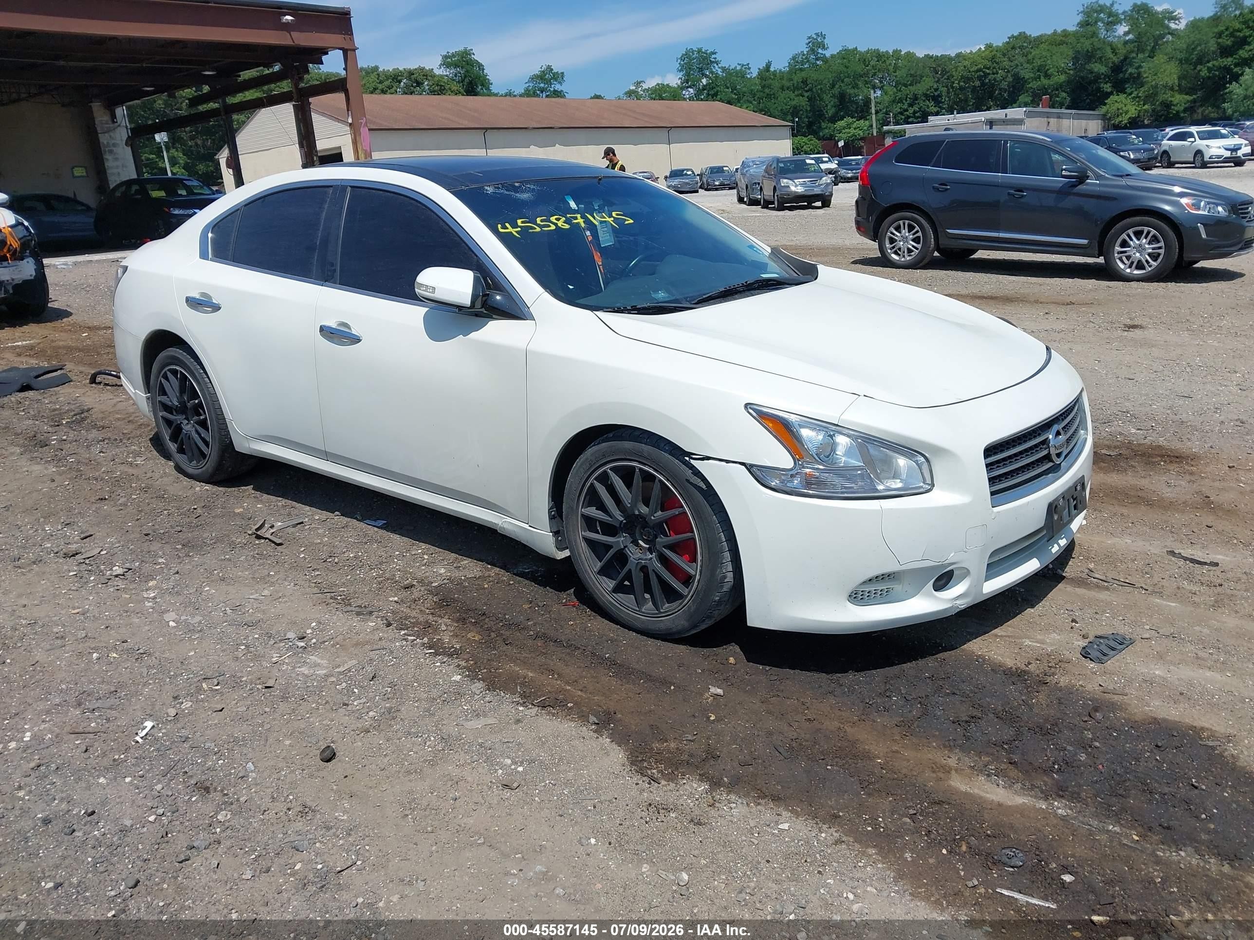 2014 Nissan Maxima SV, VIN 1N4AA5AP7EC435961 — Бок