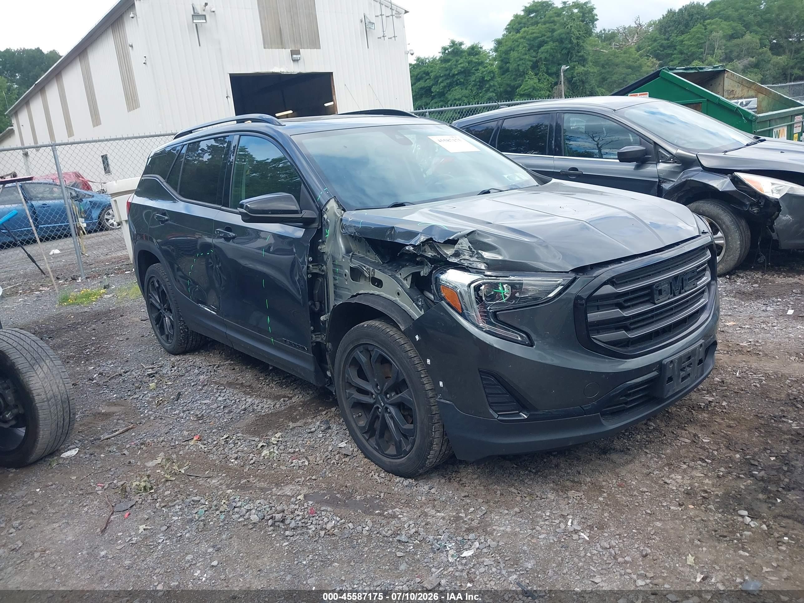 2020 GMC Terrain SLE, VIN 3GKALTEV2LL222021 — Перед