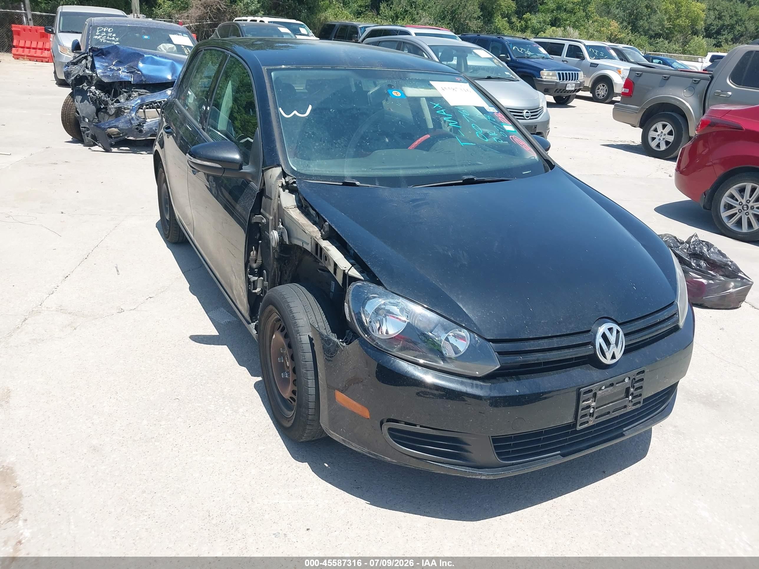 2014 Volkswagen Golf, VIN WVWDB7AJ7EW007611 — Front end