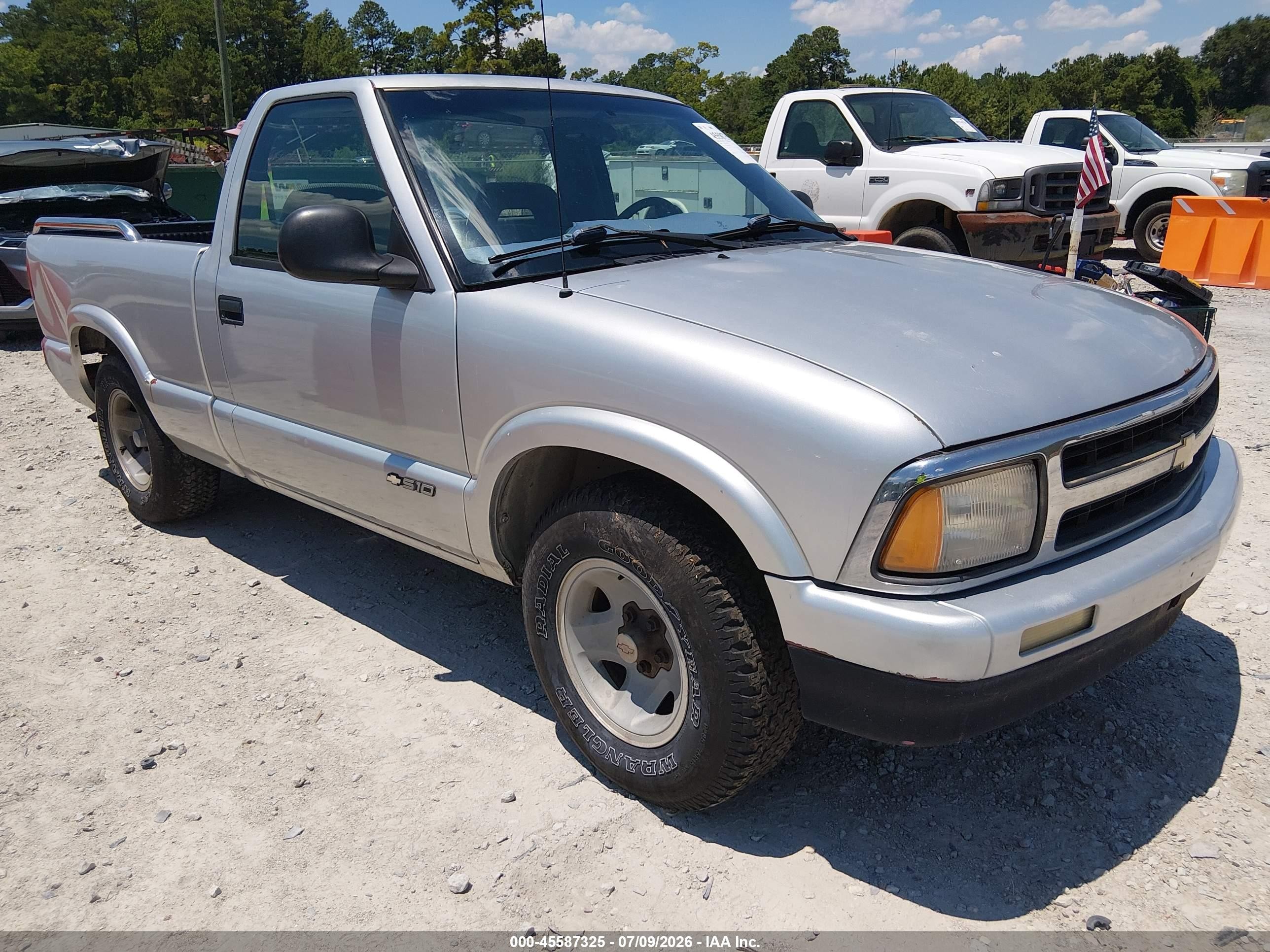 1995 Chevrolet S-10, VIN 1GCCS1449SK124608 — Rear end
