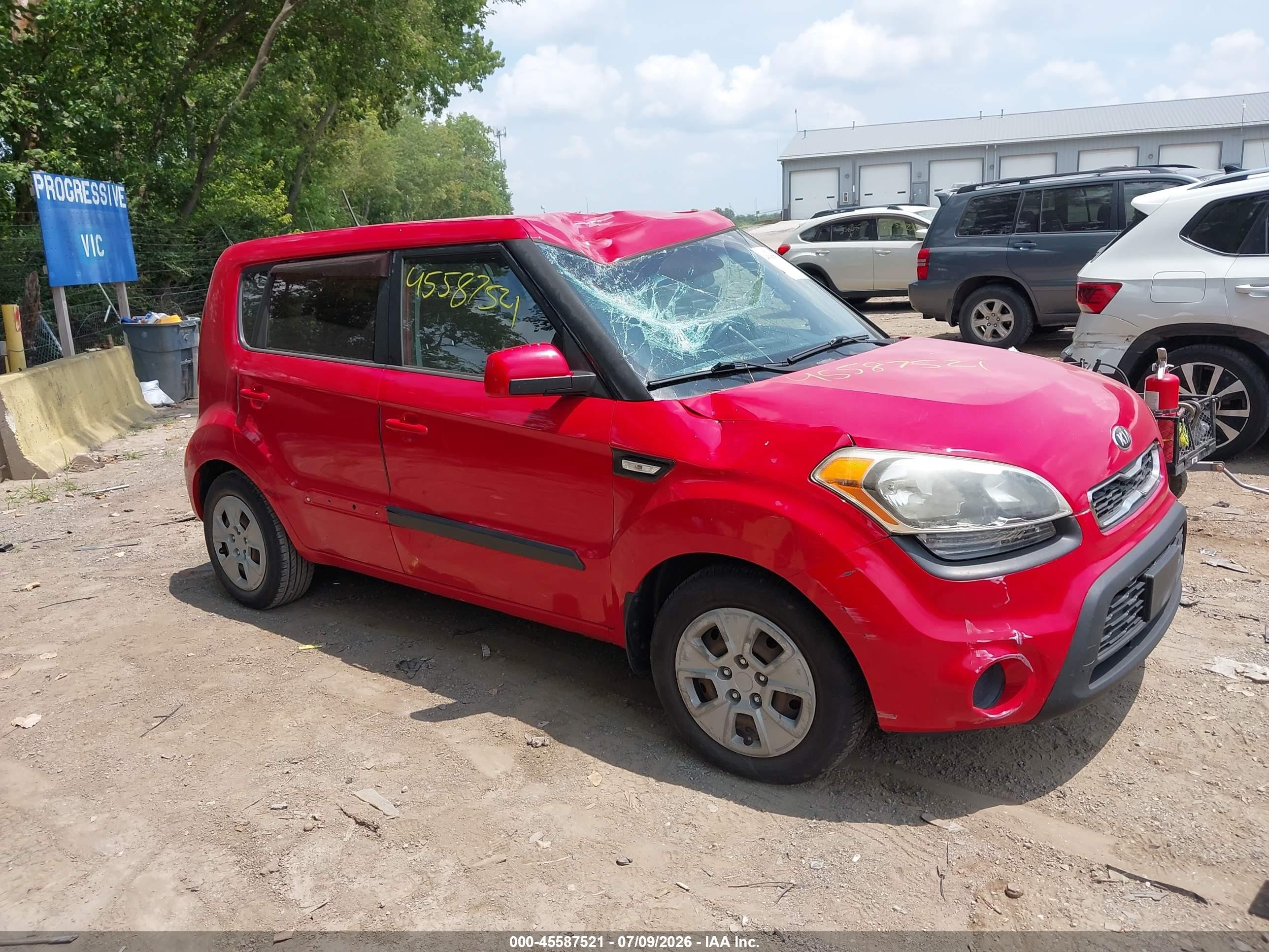 2013 Kia Soul, VIN KNDJT2A50D7576735 — Front end